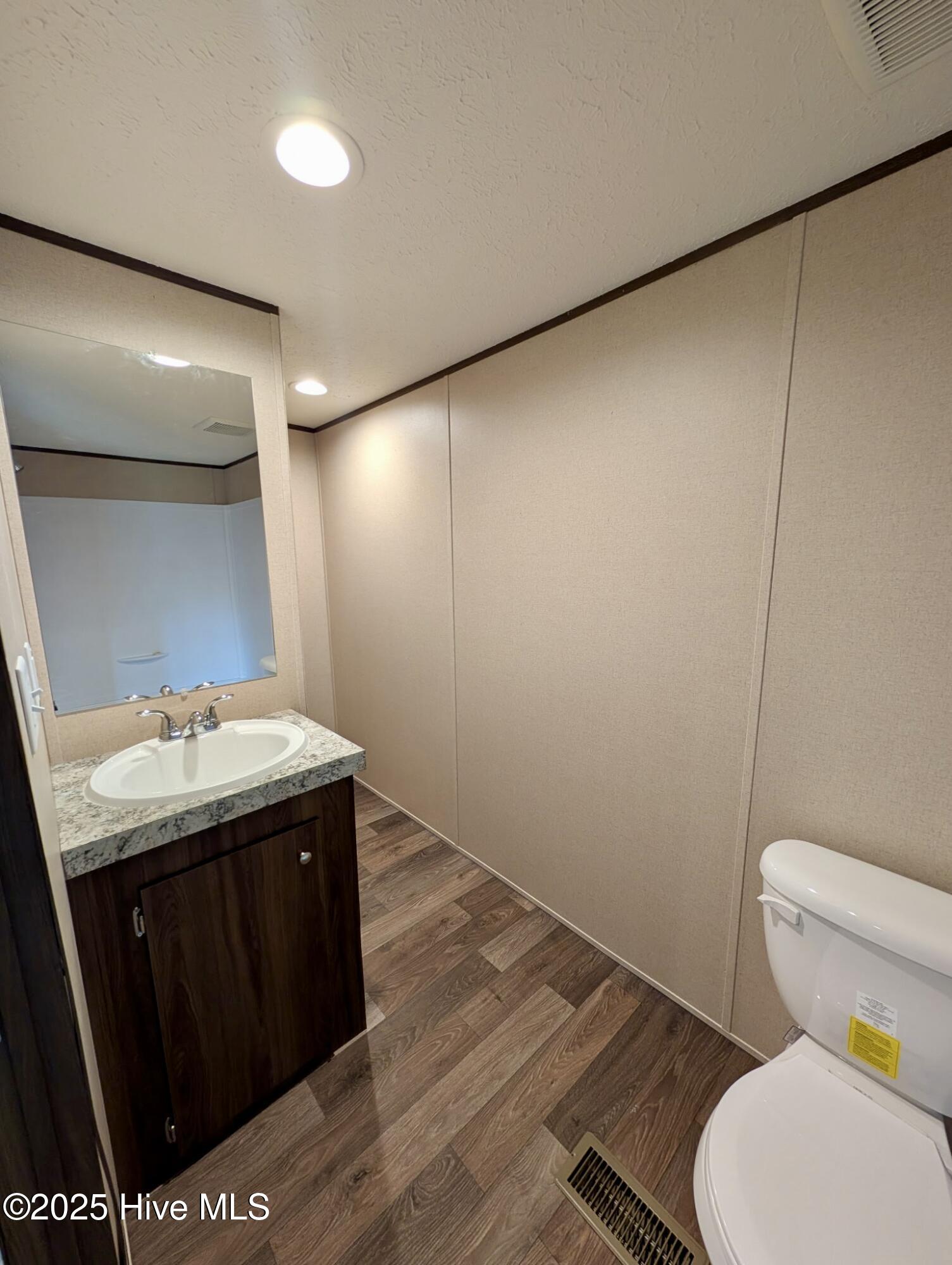 612 Bayshore Drive SE, Bolivia, NC 28422 – photo 11: Bathroom in owner suite