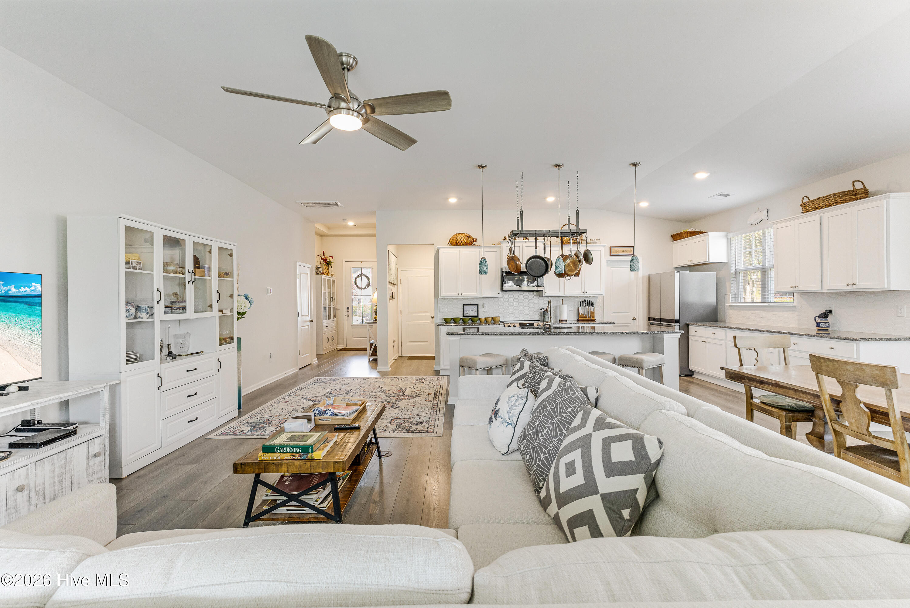 100564699 | Photo 16