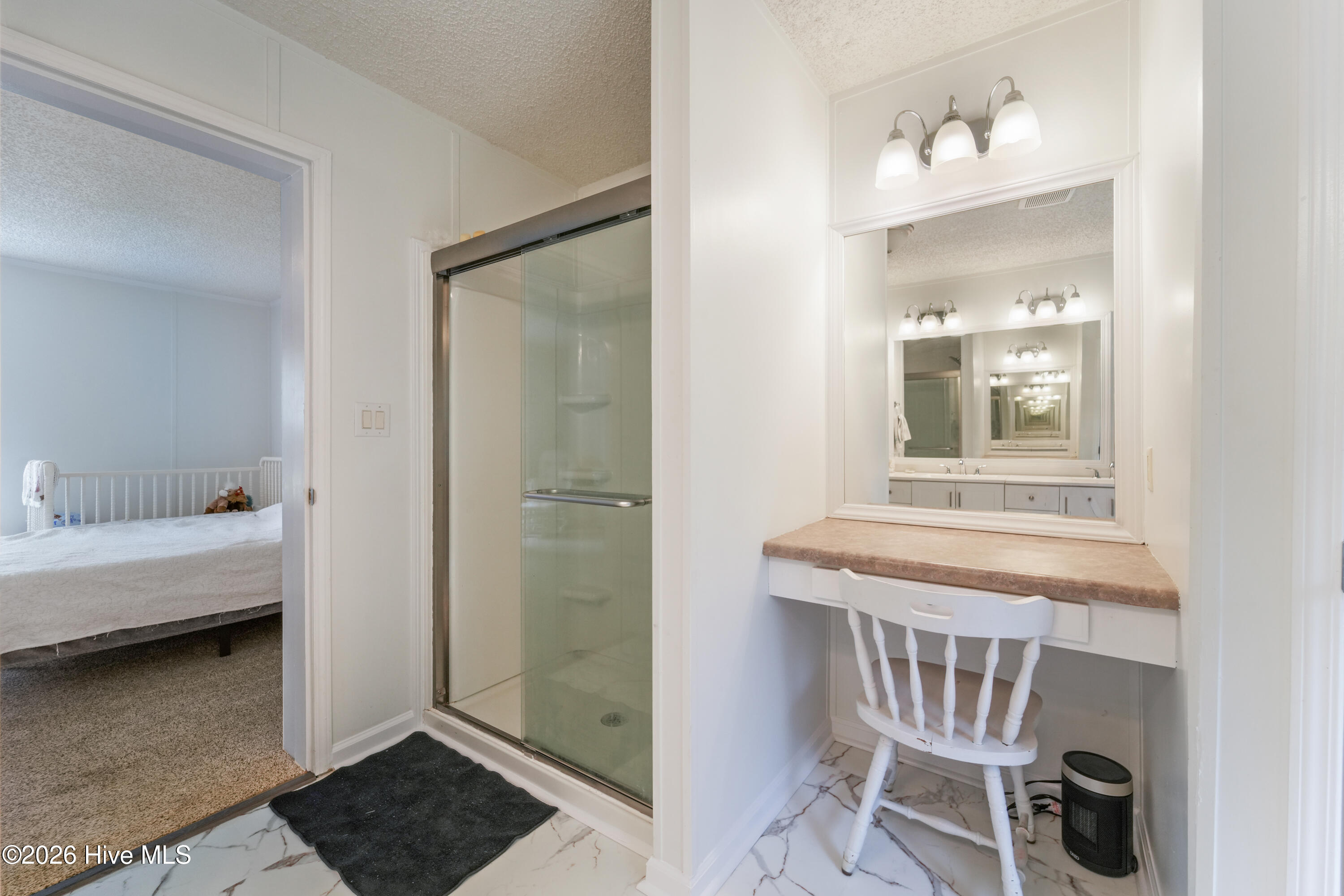 100570687 | Photo 13