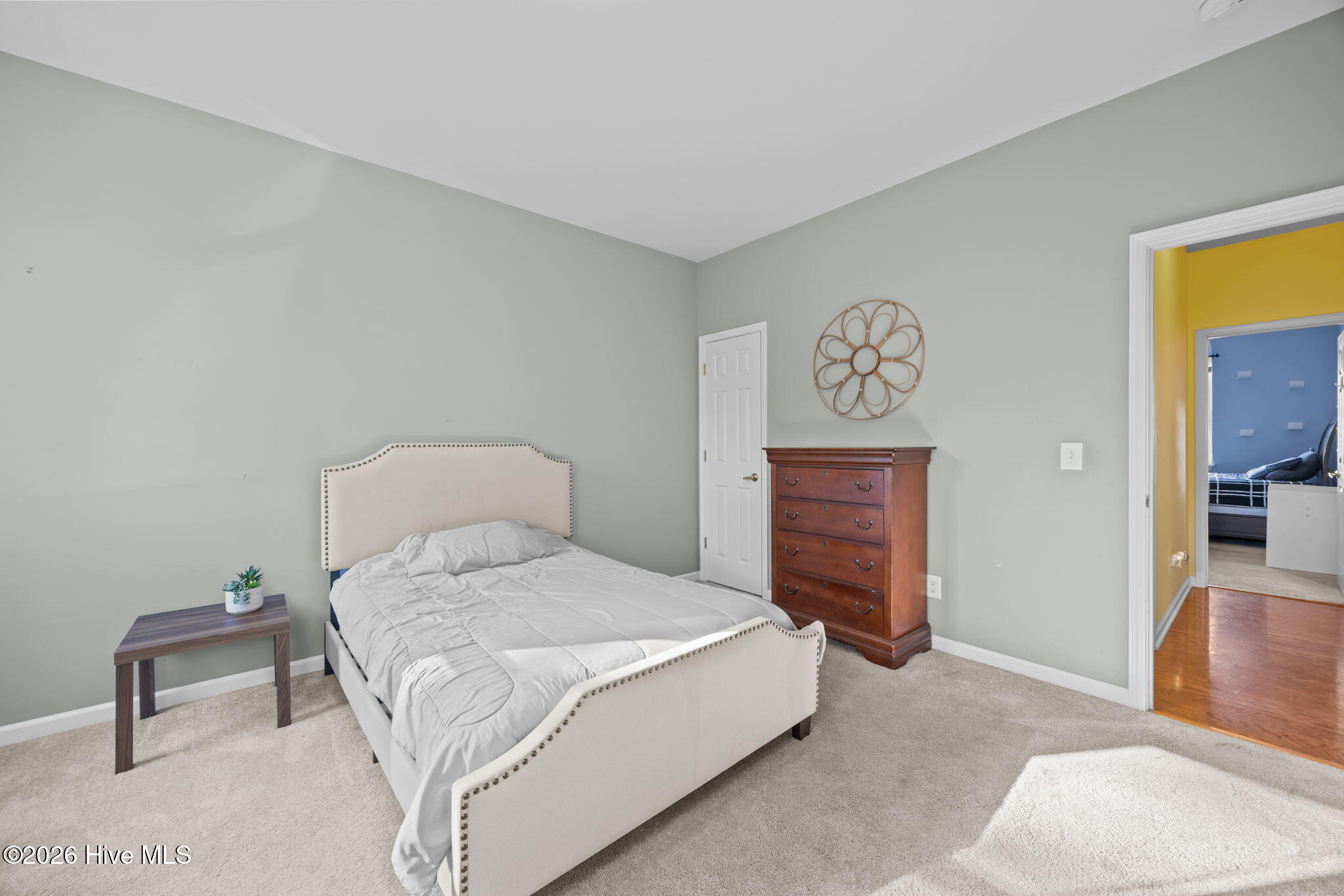 100549606 | Photo 23