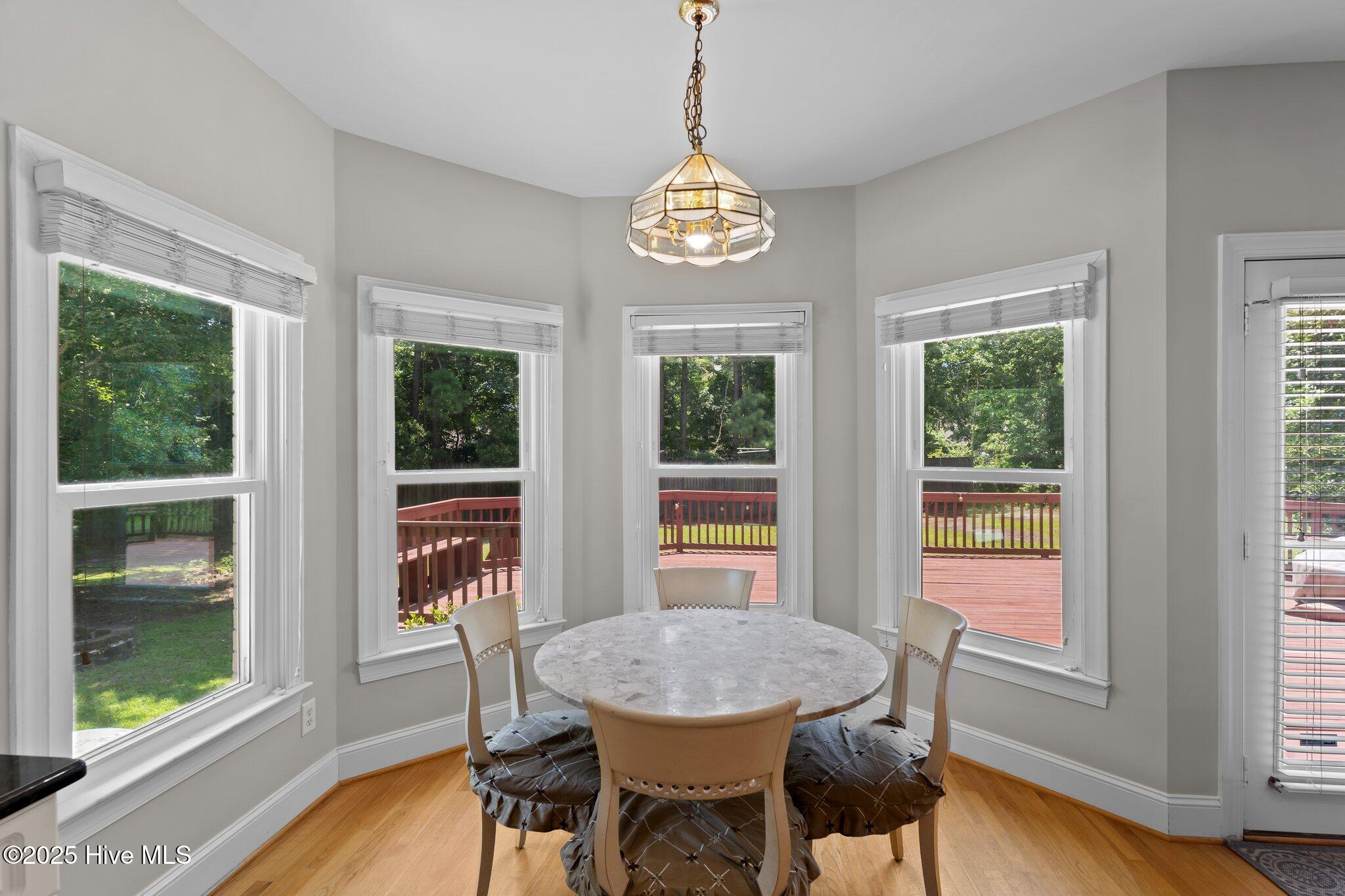 100549329 | Photo 19