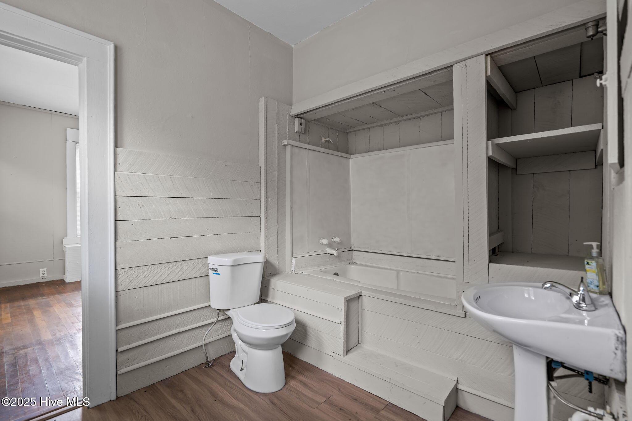 100543782 | Photo 25