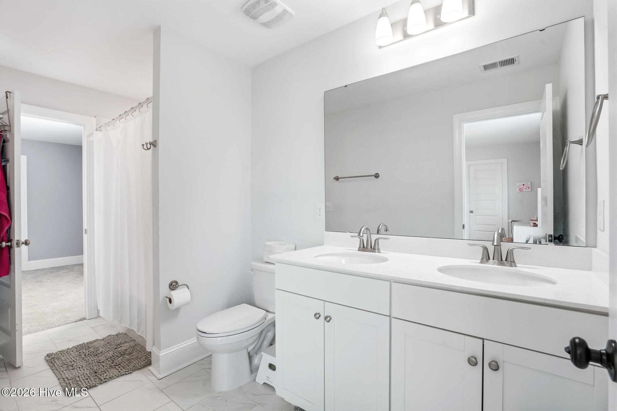 100563287 | Photo 69