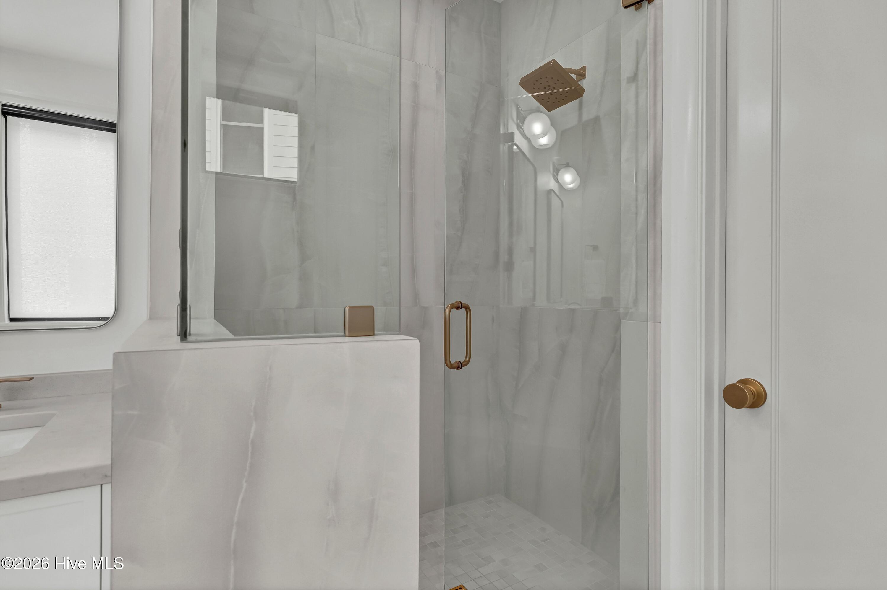 100565656 | Photo 26