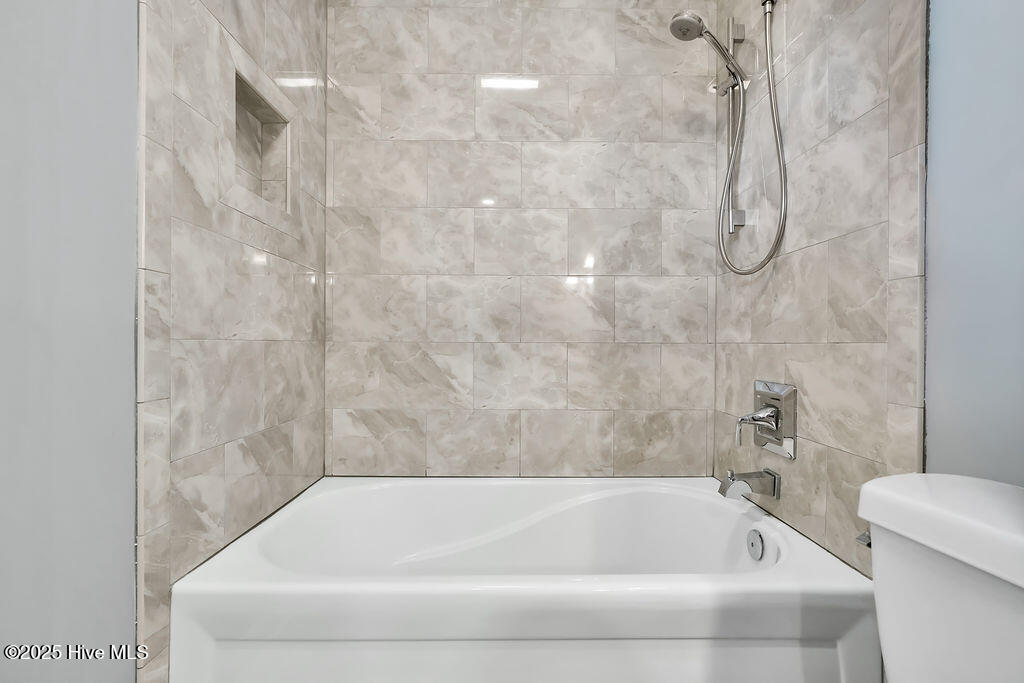 100540084 | Photo 38