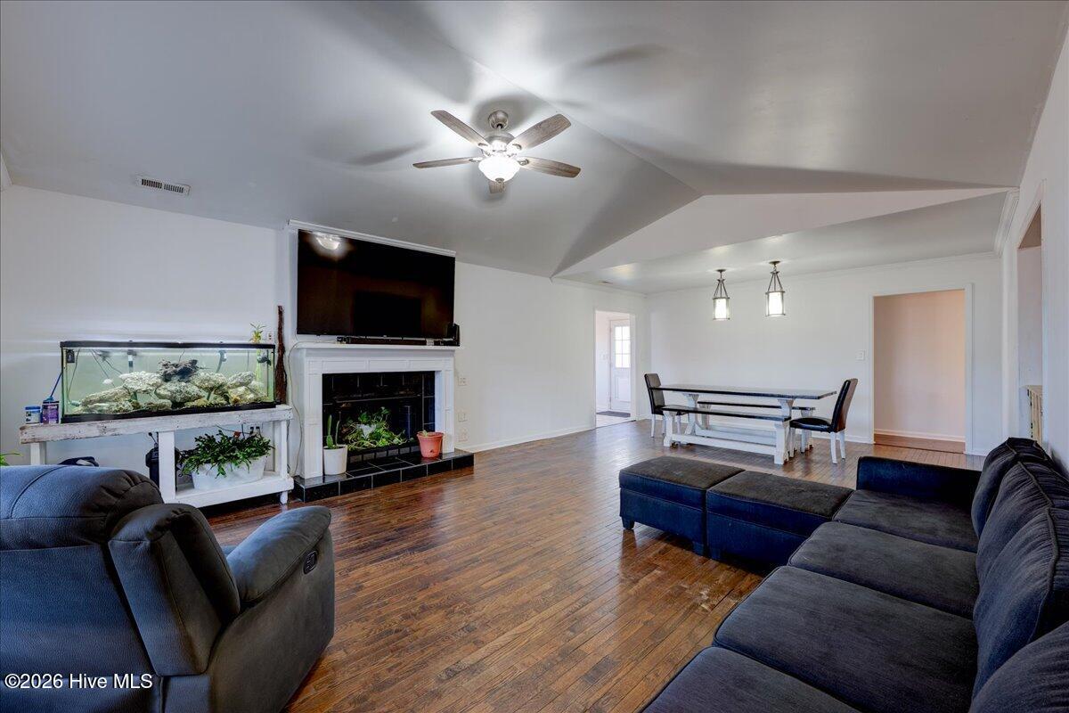 100548576 | Photo 11