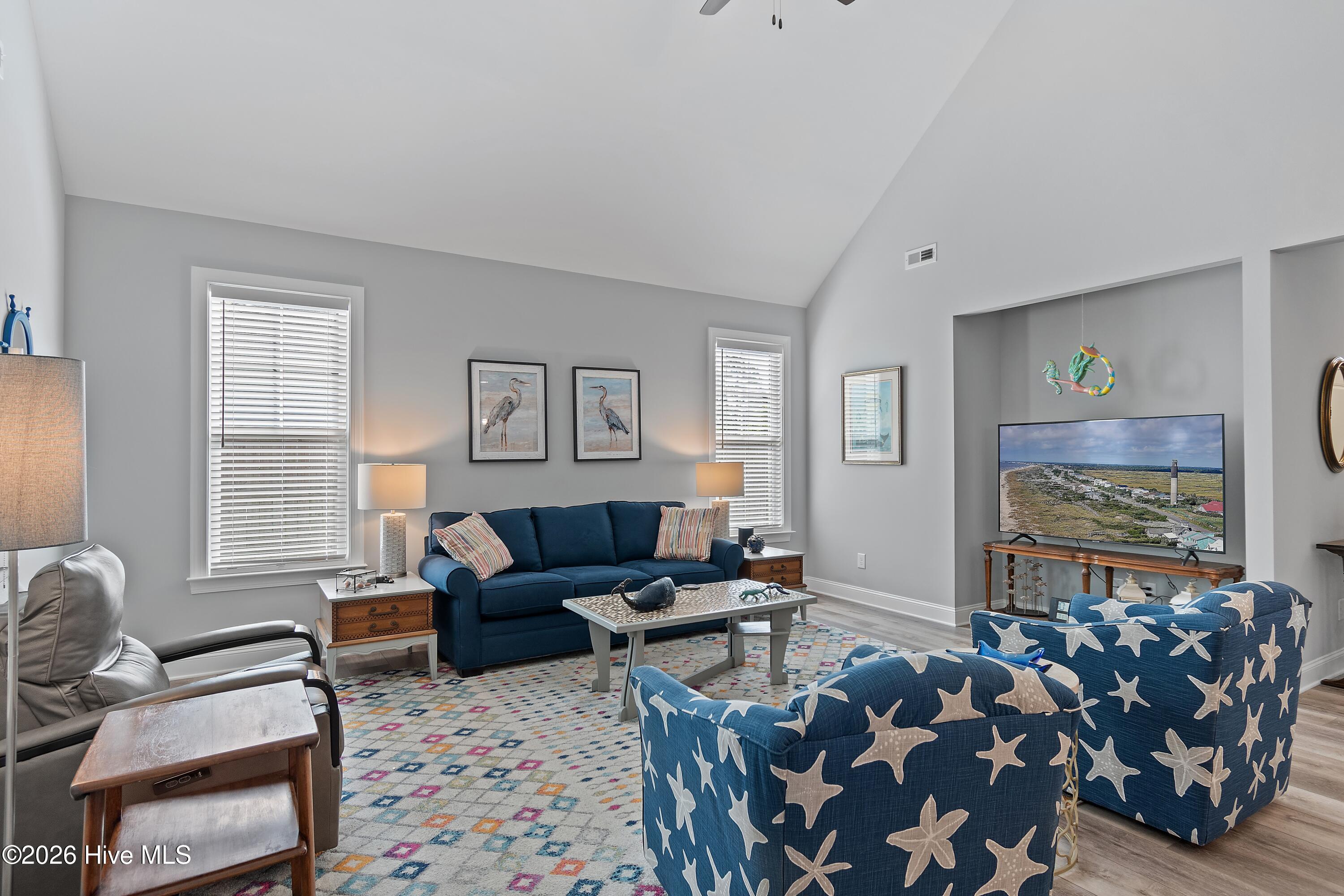 100568051 | Photo 13