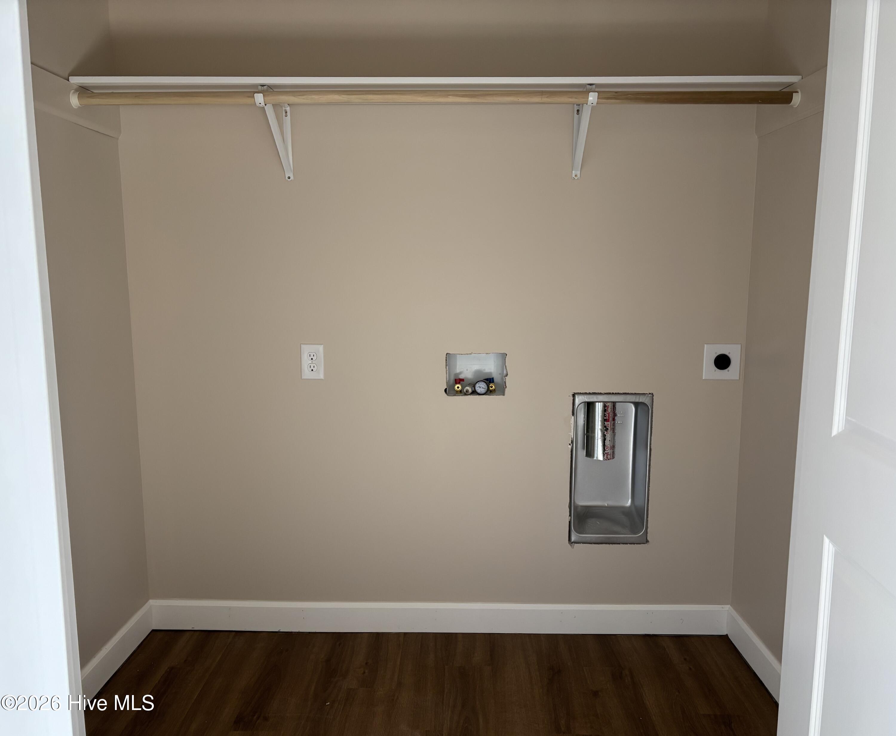 100548779 | Photo 12