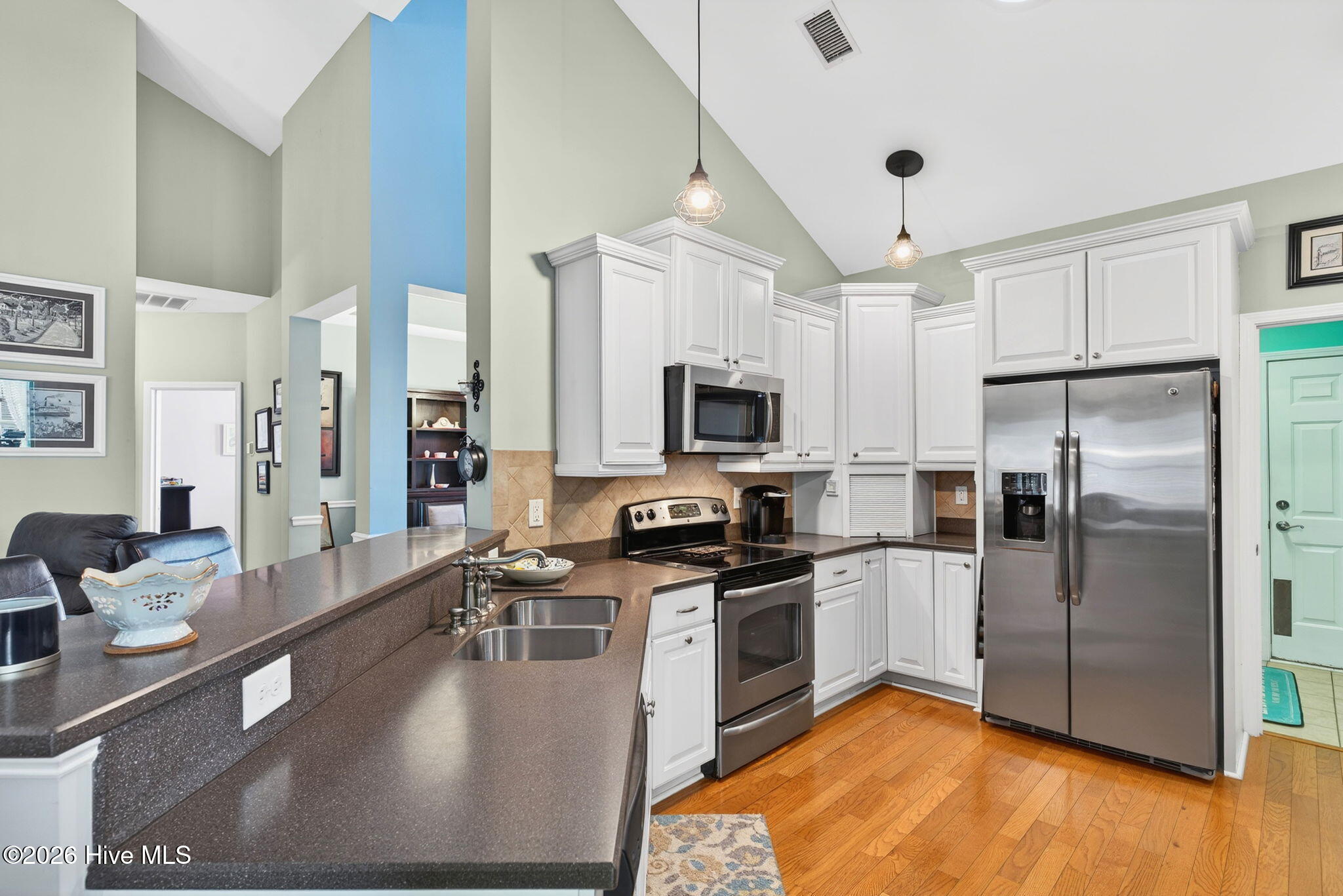 100558240 | Photo 14