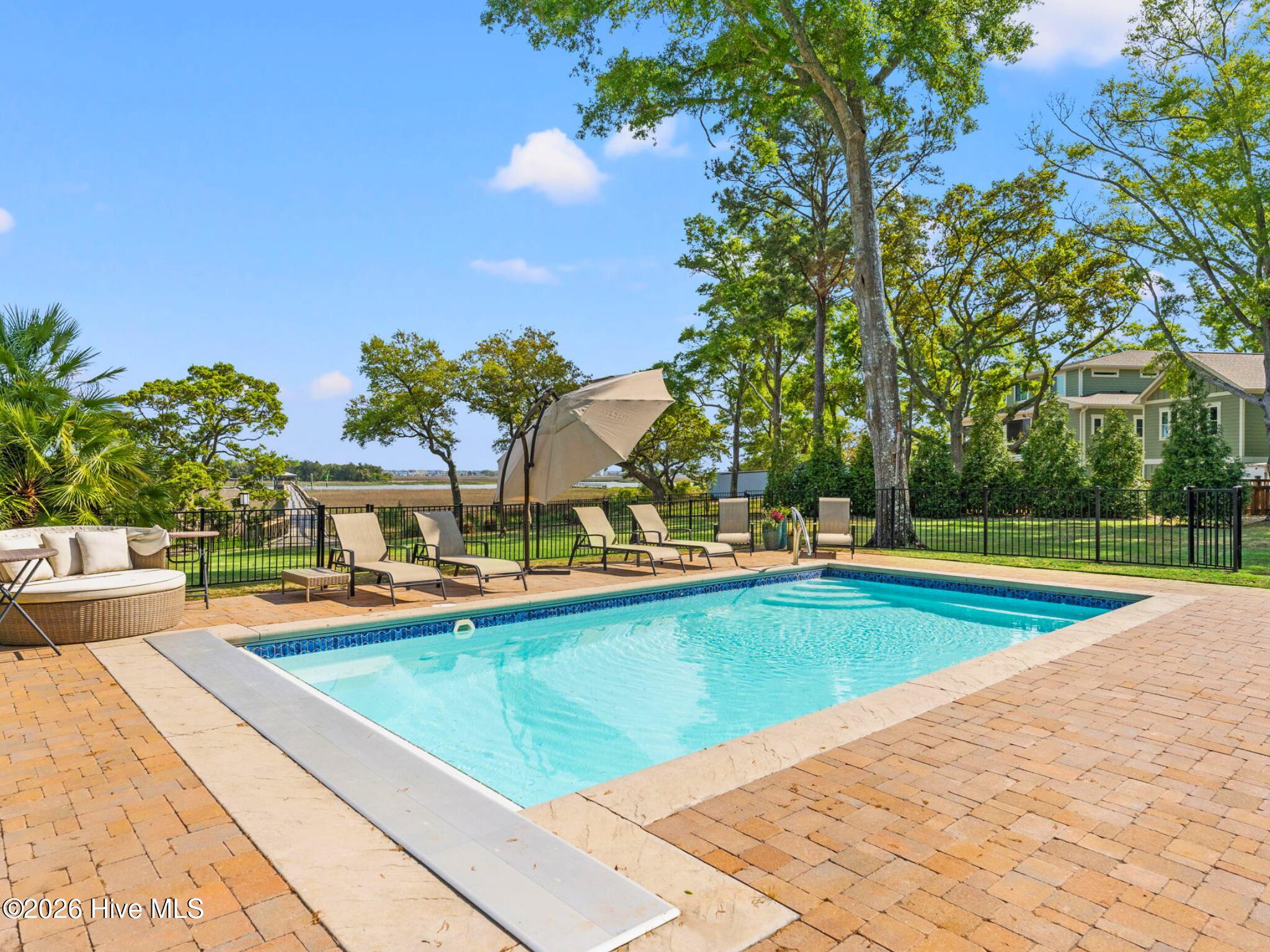 100568629 | Photo 58