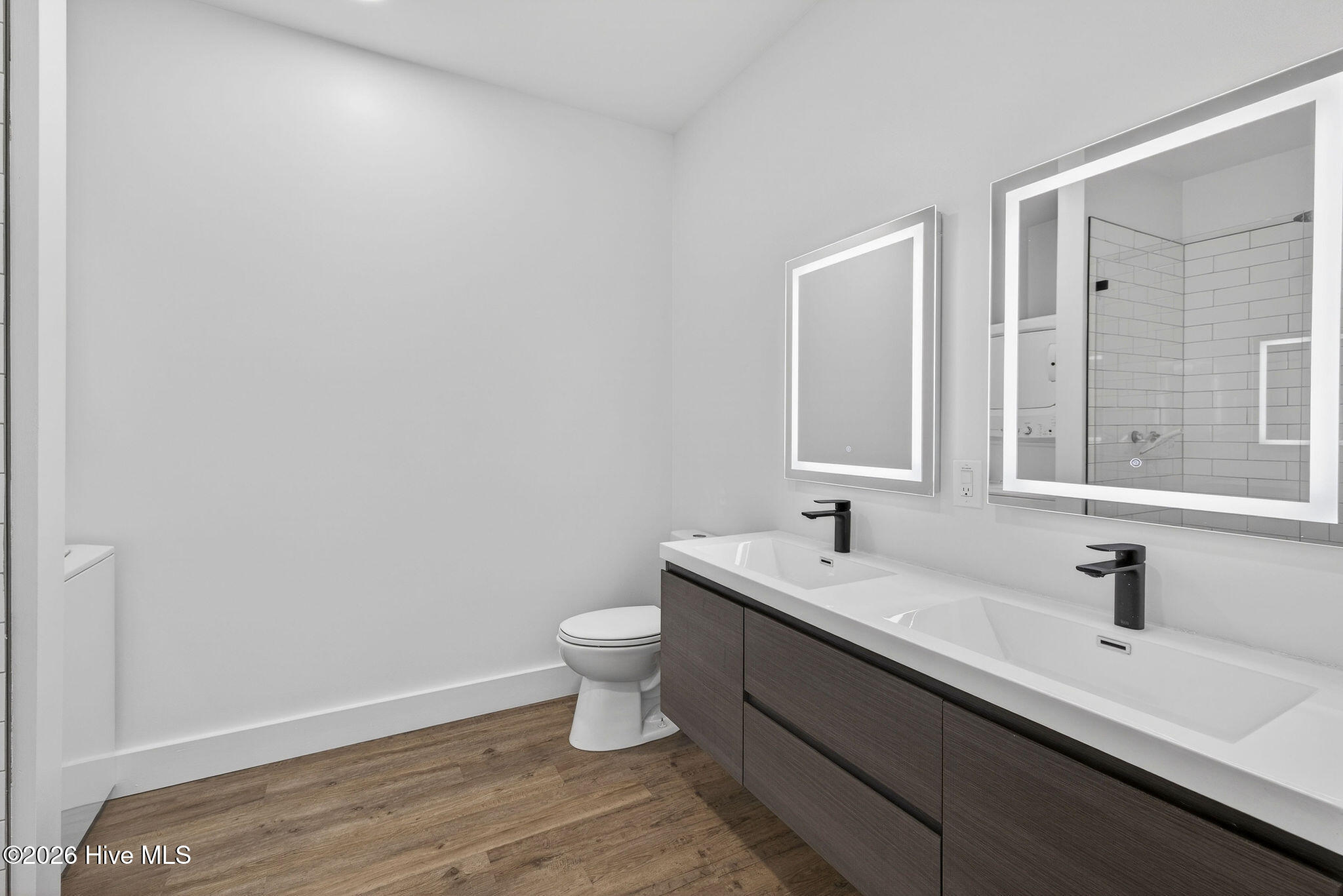 100563624 | Photo 21