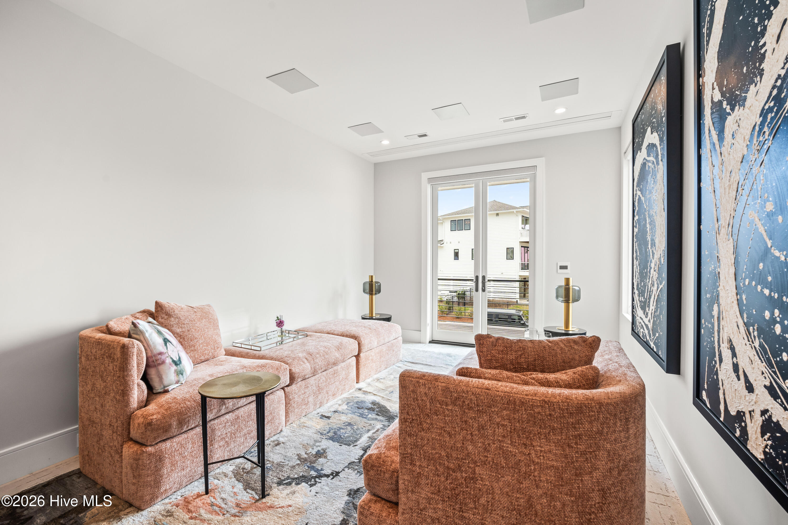 100567165 | Photo 66