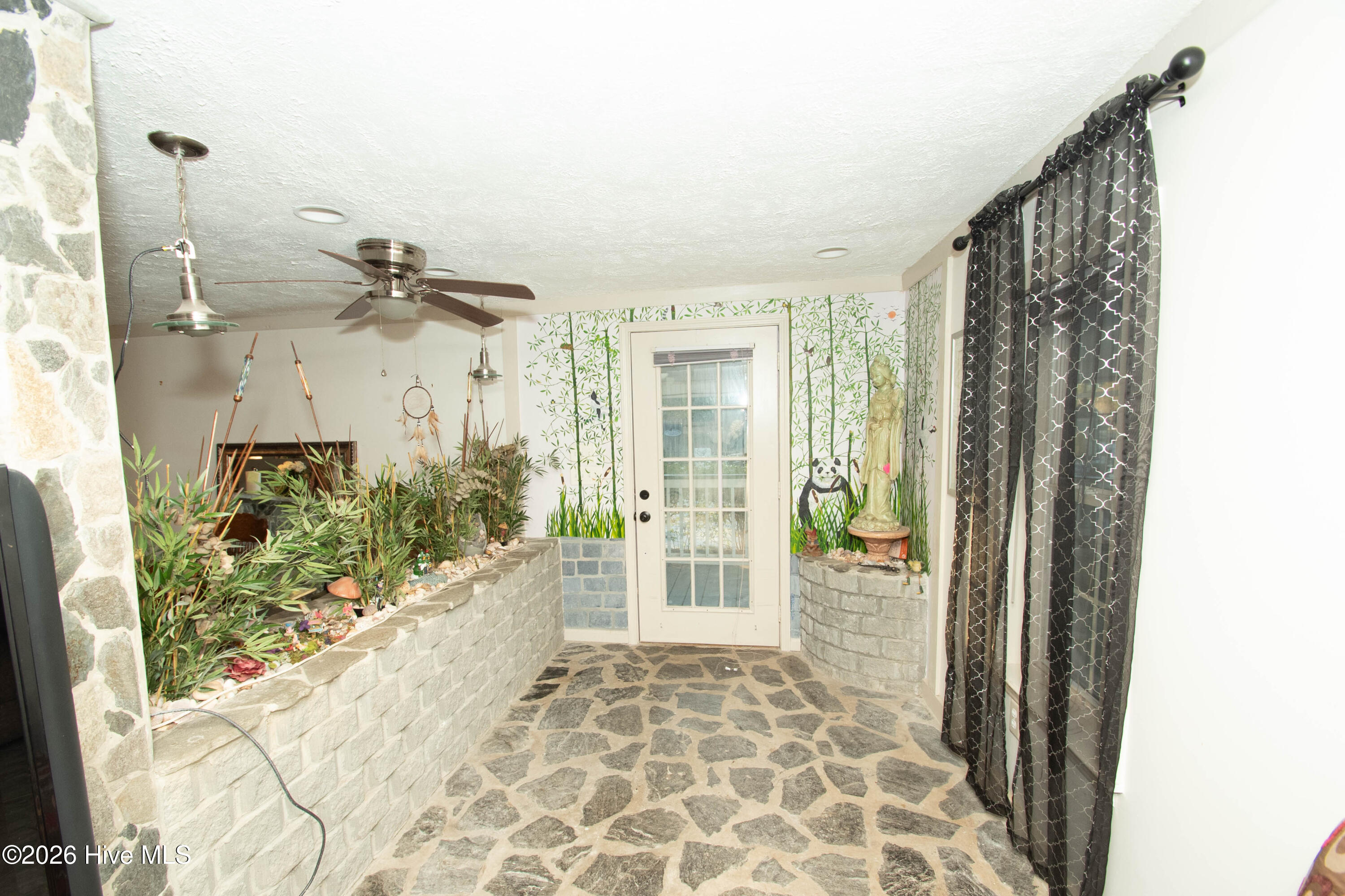 100554642 | Photo 47