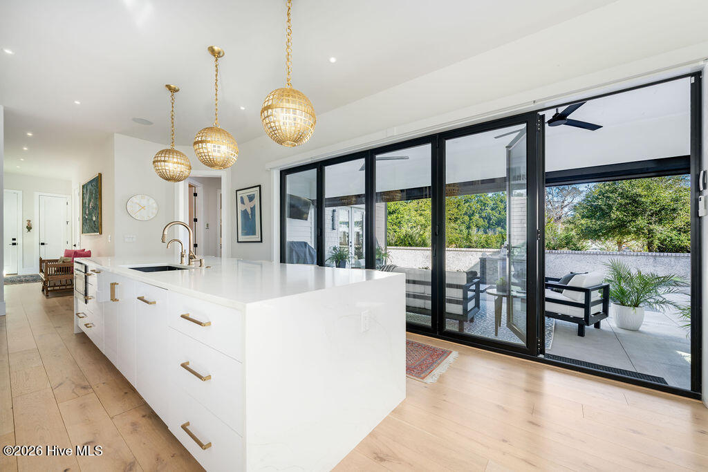 100565197 | Photo 12