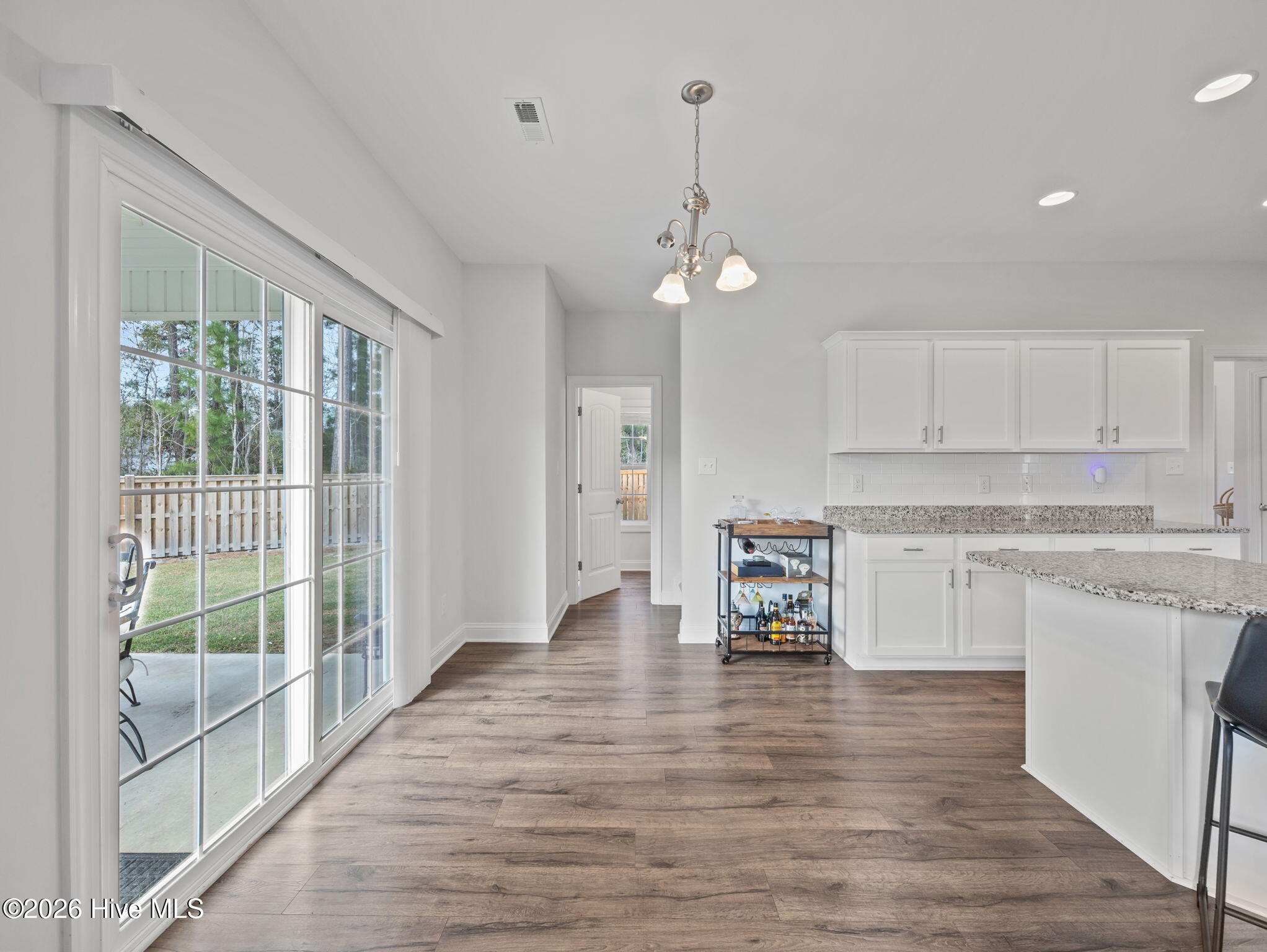 100563779 | Photo 18