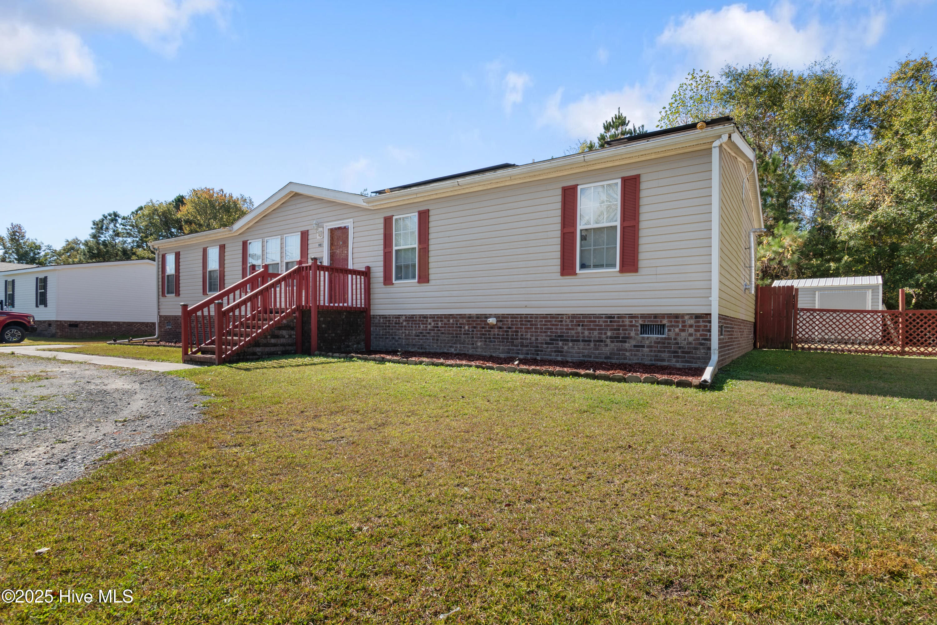 801 Maynard Boulevard, Jacksonville, NC 28546 – photo 2: DSC_7658