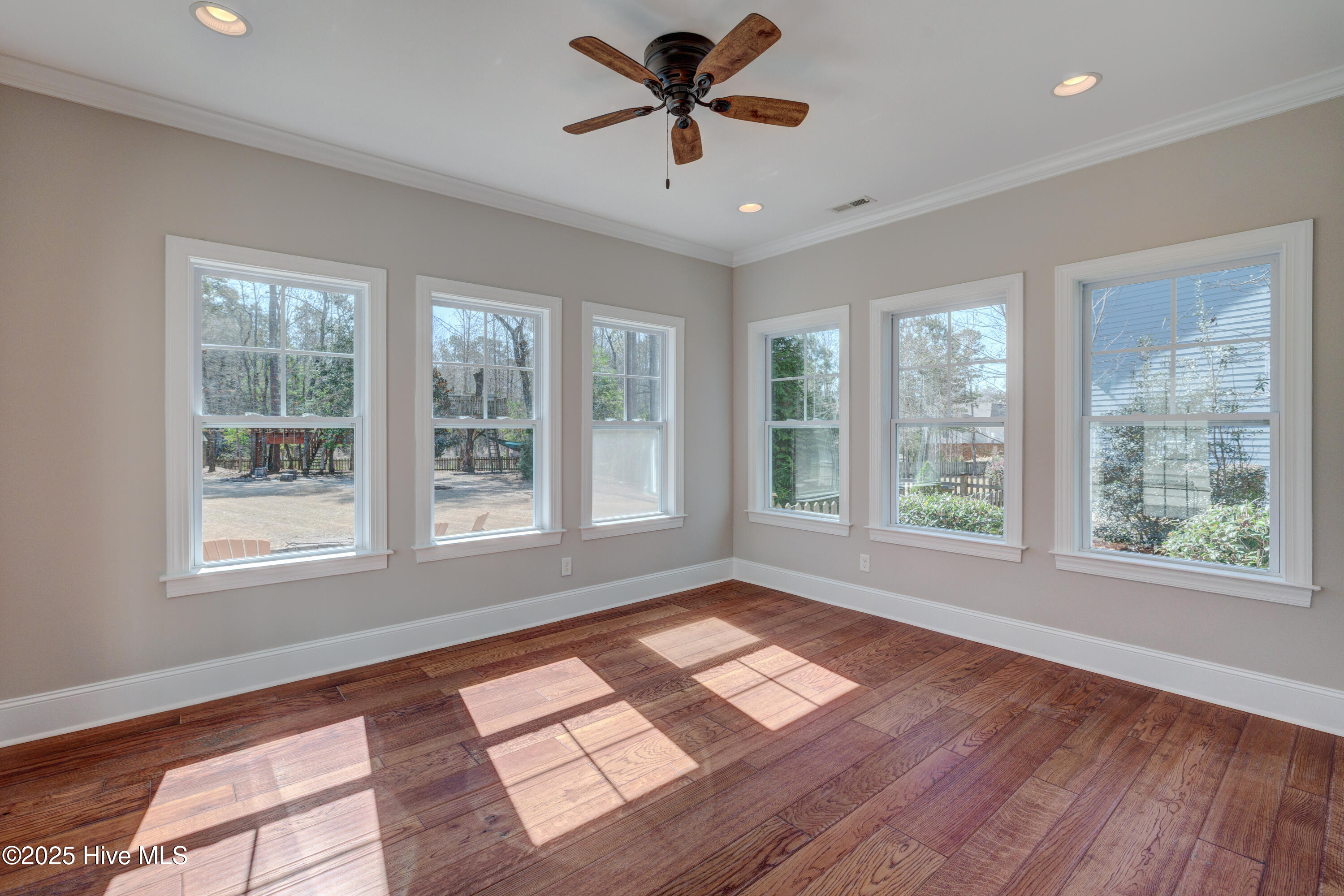 100496540 | Photo 30