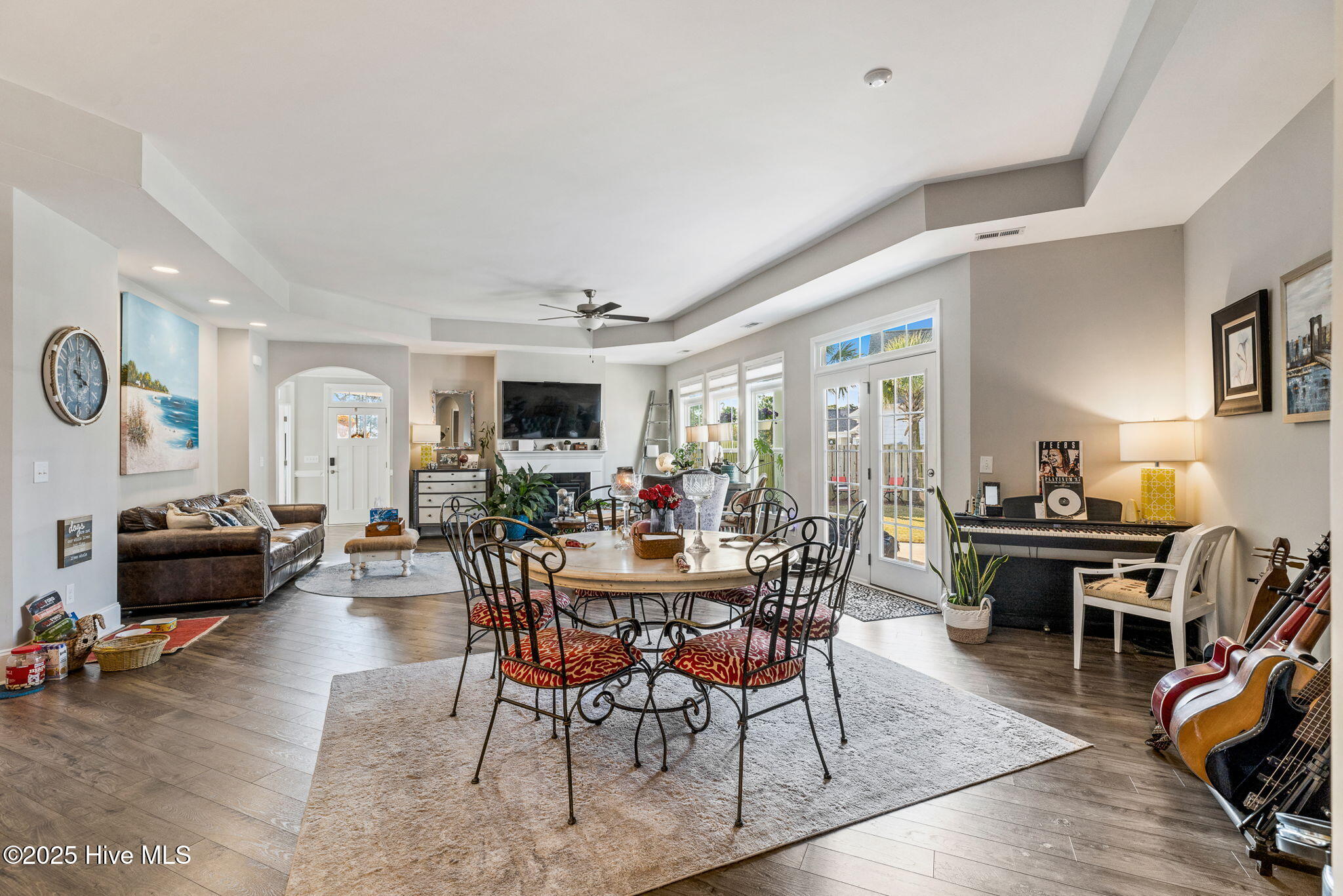 100542385 | Photo 24