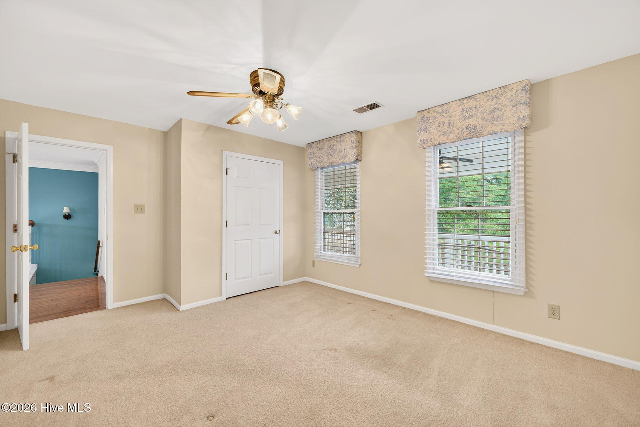 100559541 | Photo 65