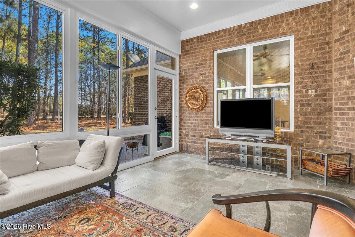 100556407 | Photo 18