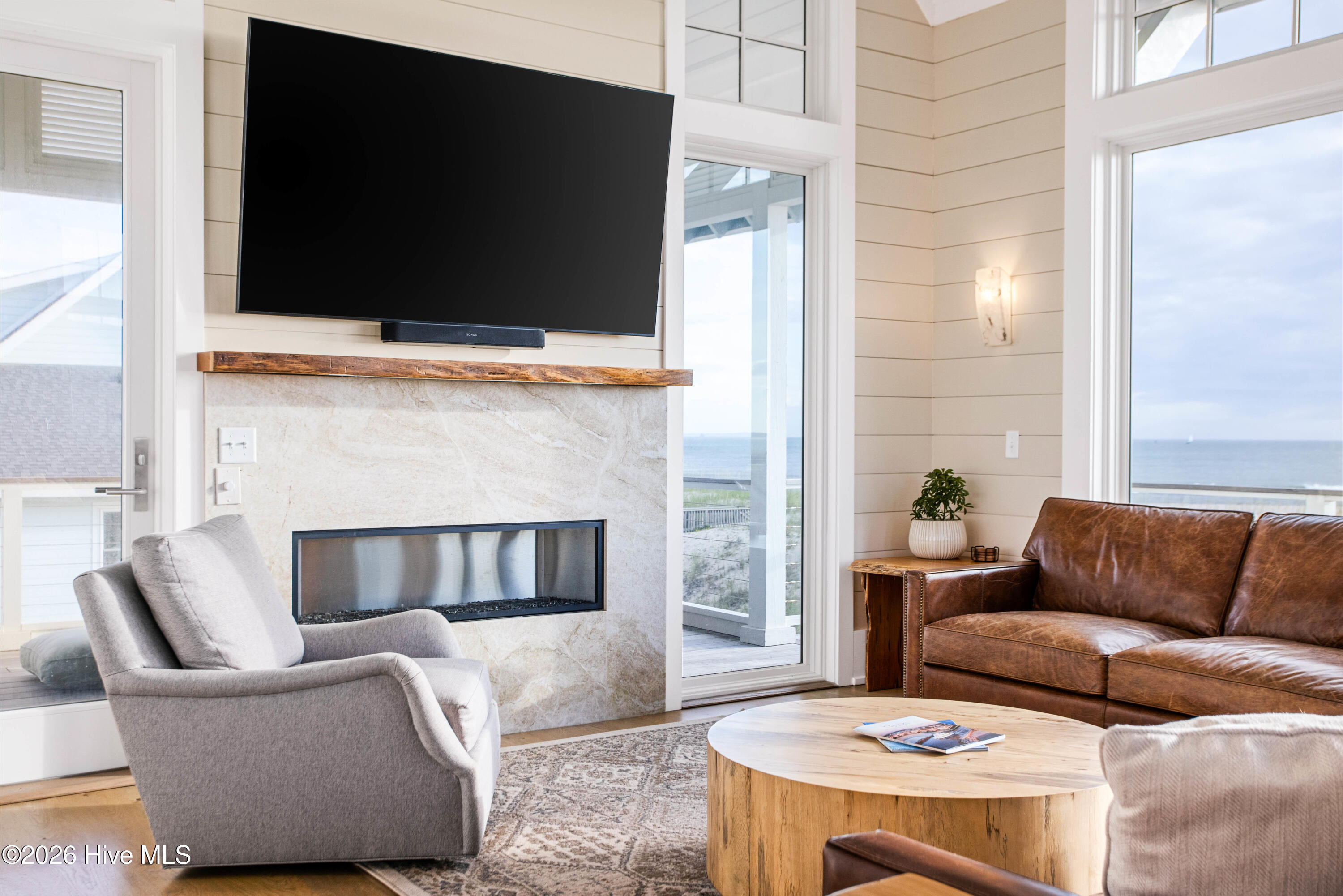 100569964 | Photo 11