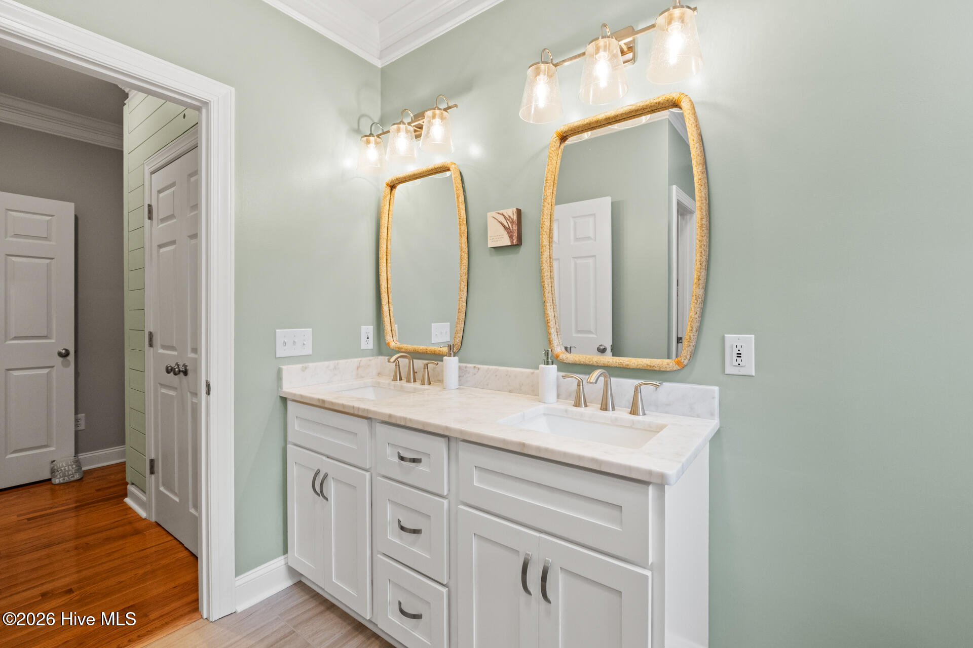 100554088 | Photo 28