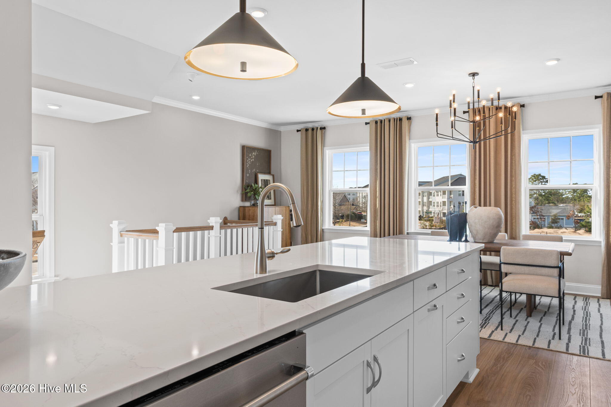 100560253 | Photo 10