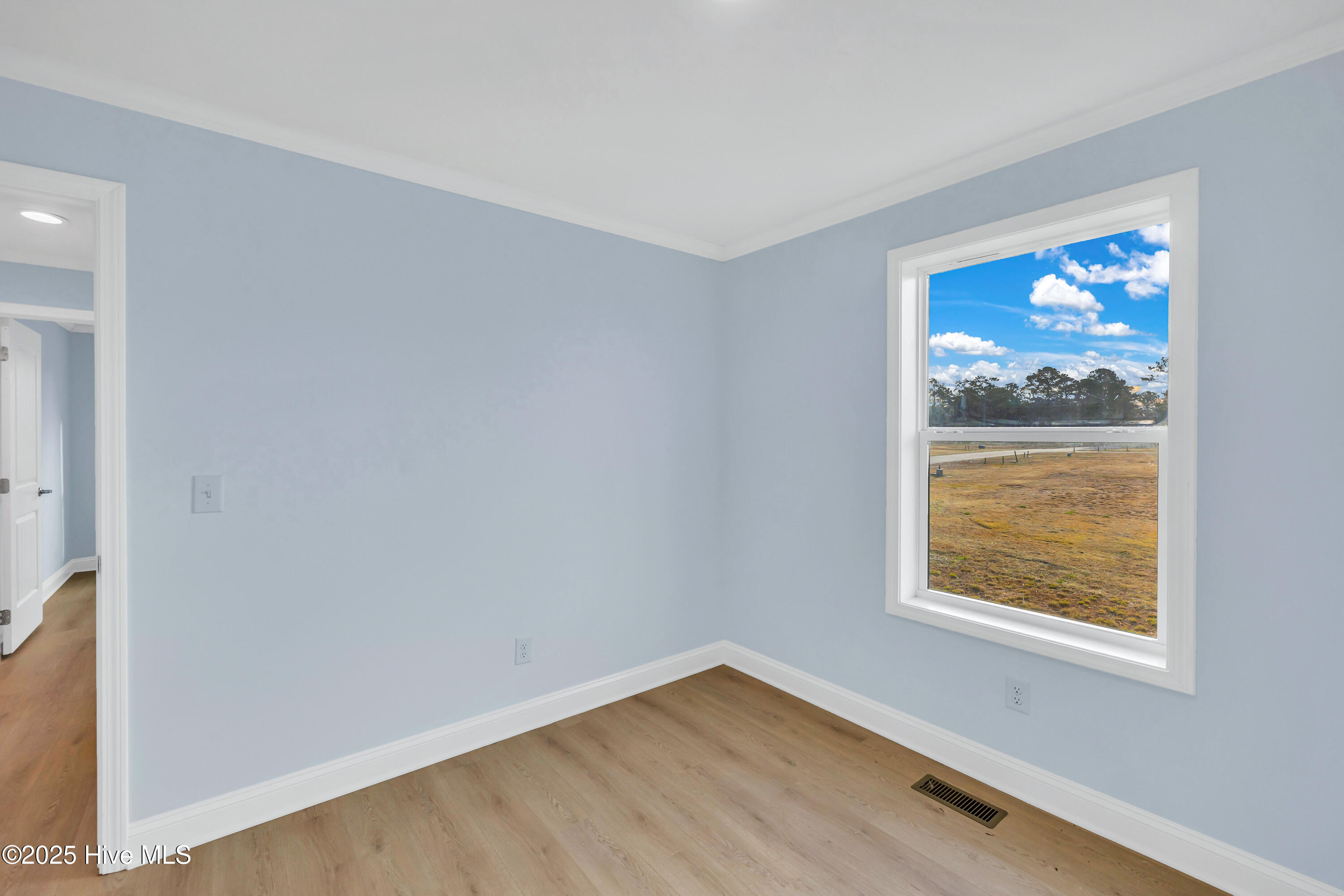 100543383 | Photo 15