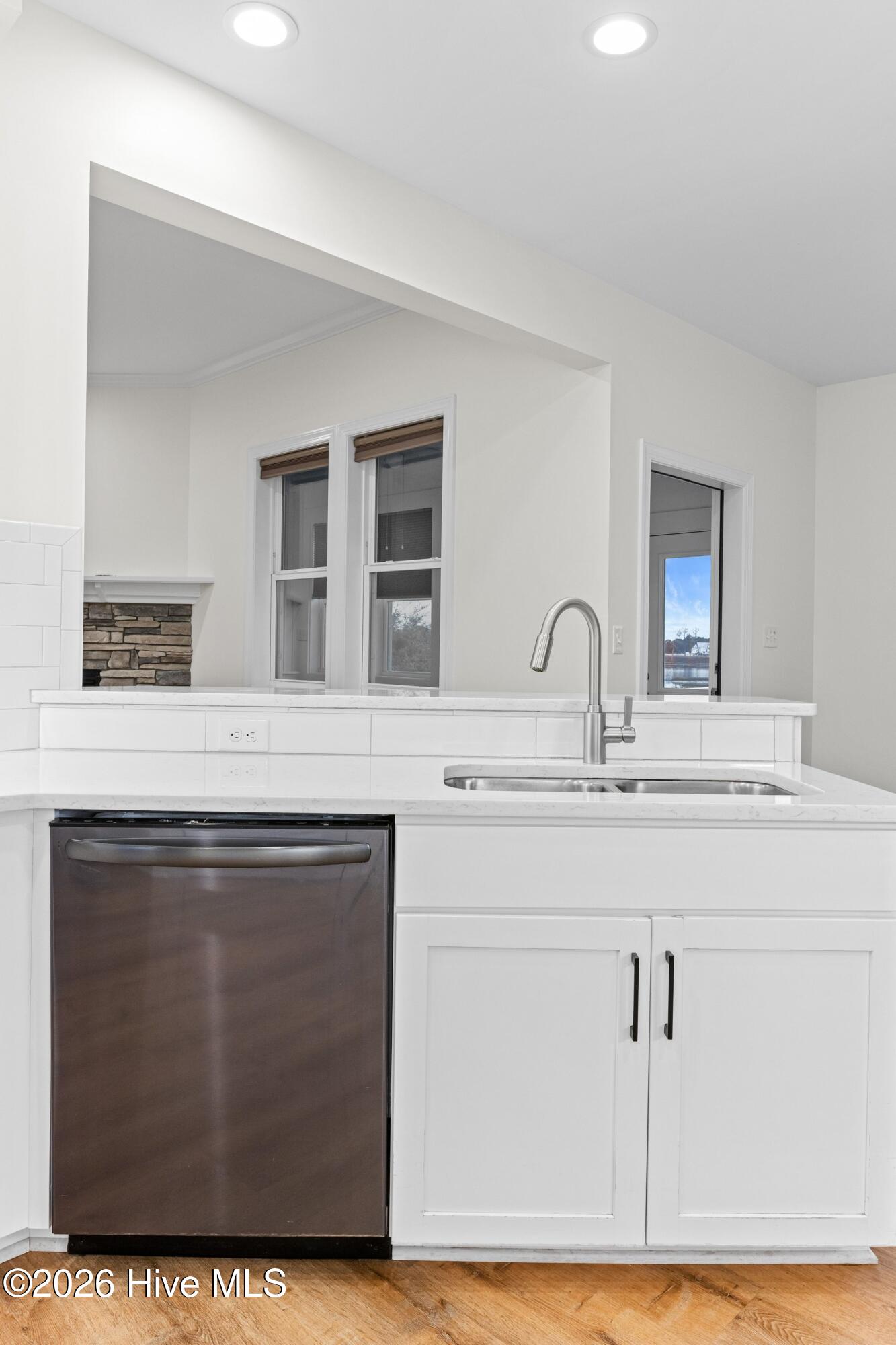 100550718 | Photo 13