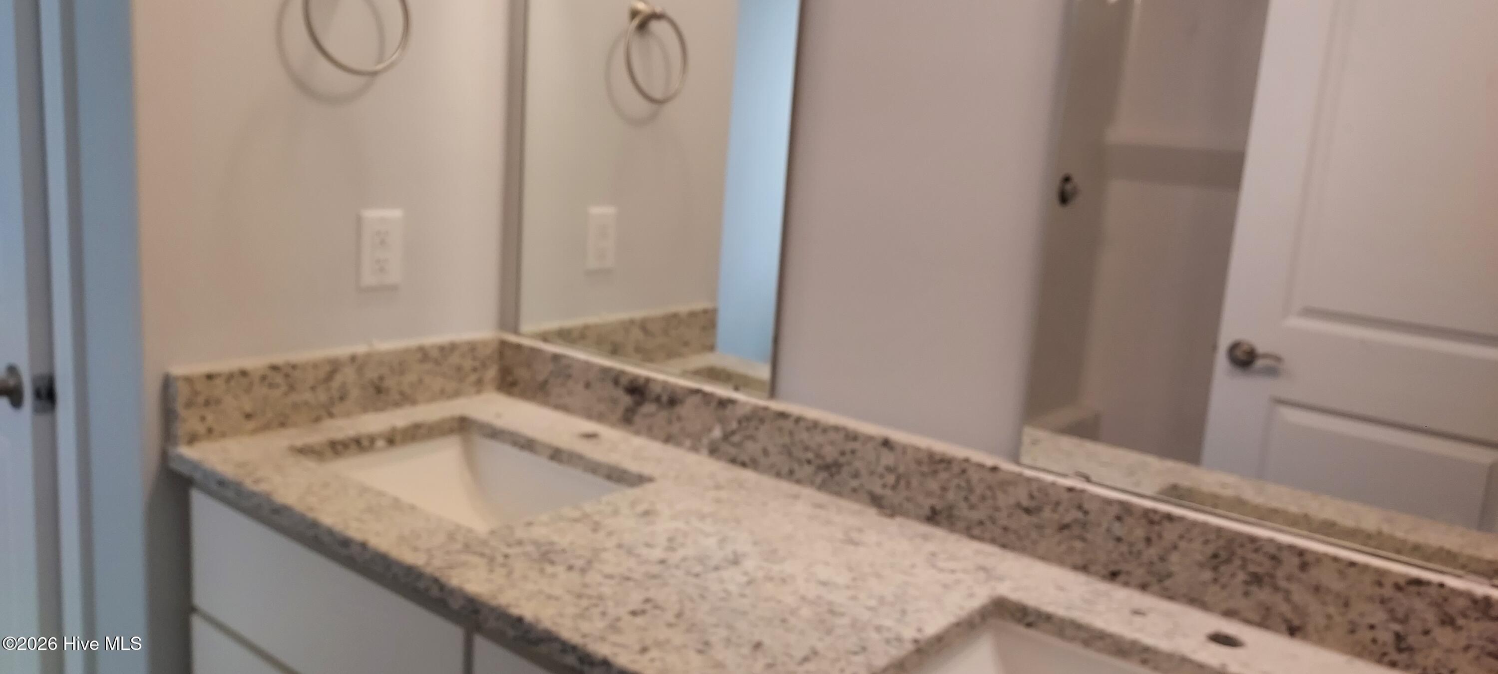 100545280 | Photo 11