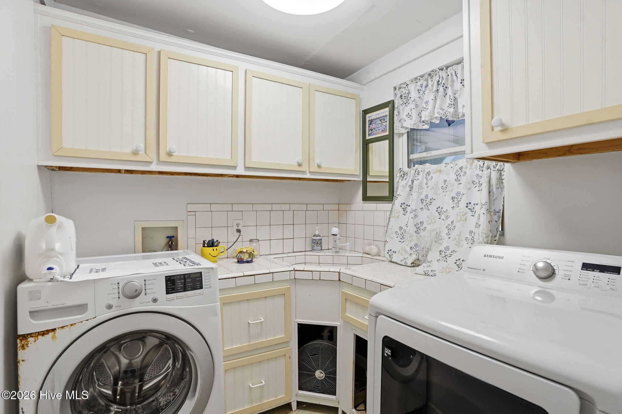 100570654 | Photo 24