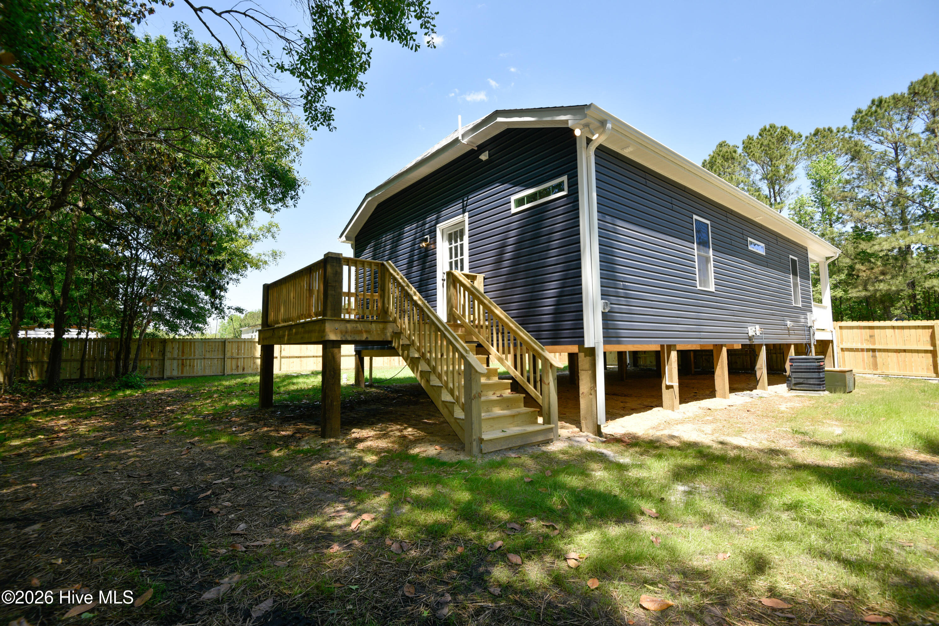 100569320 | Photo 62