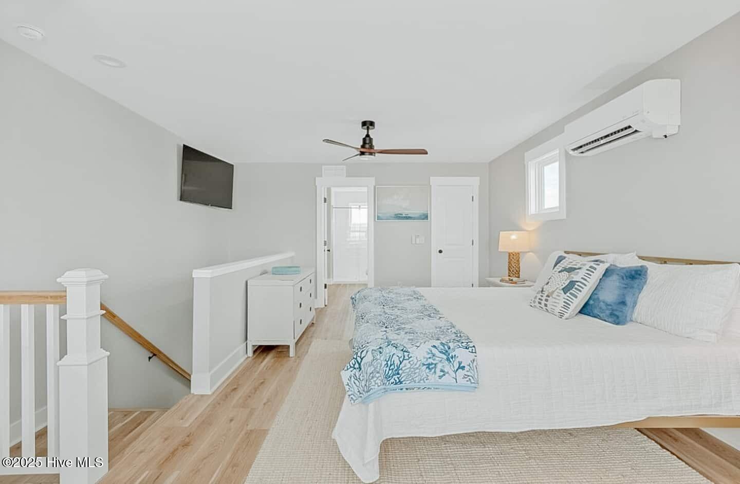 100543911 | Photo 31