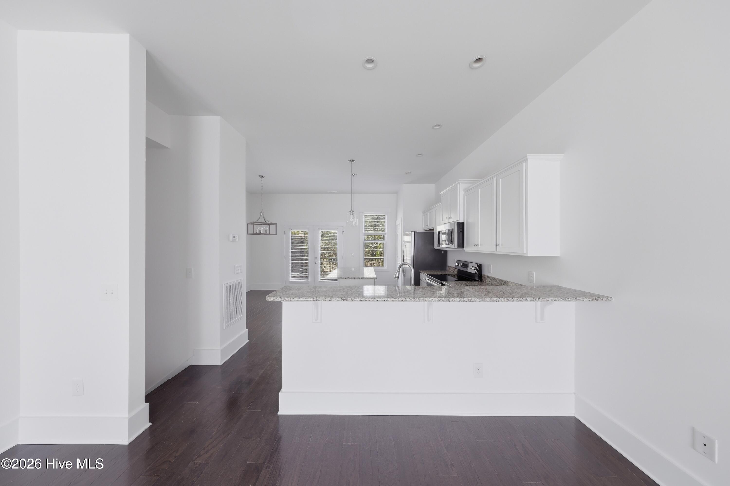 100564371 | Photo 15