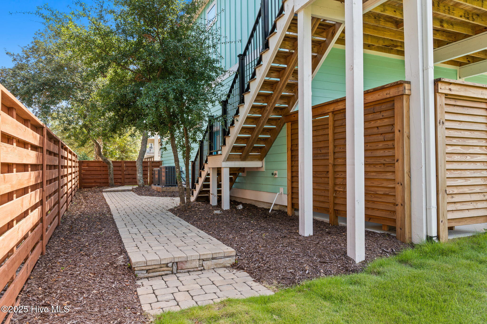 100527753 | Photo 32