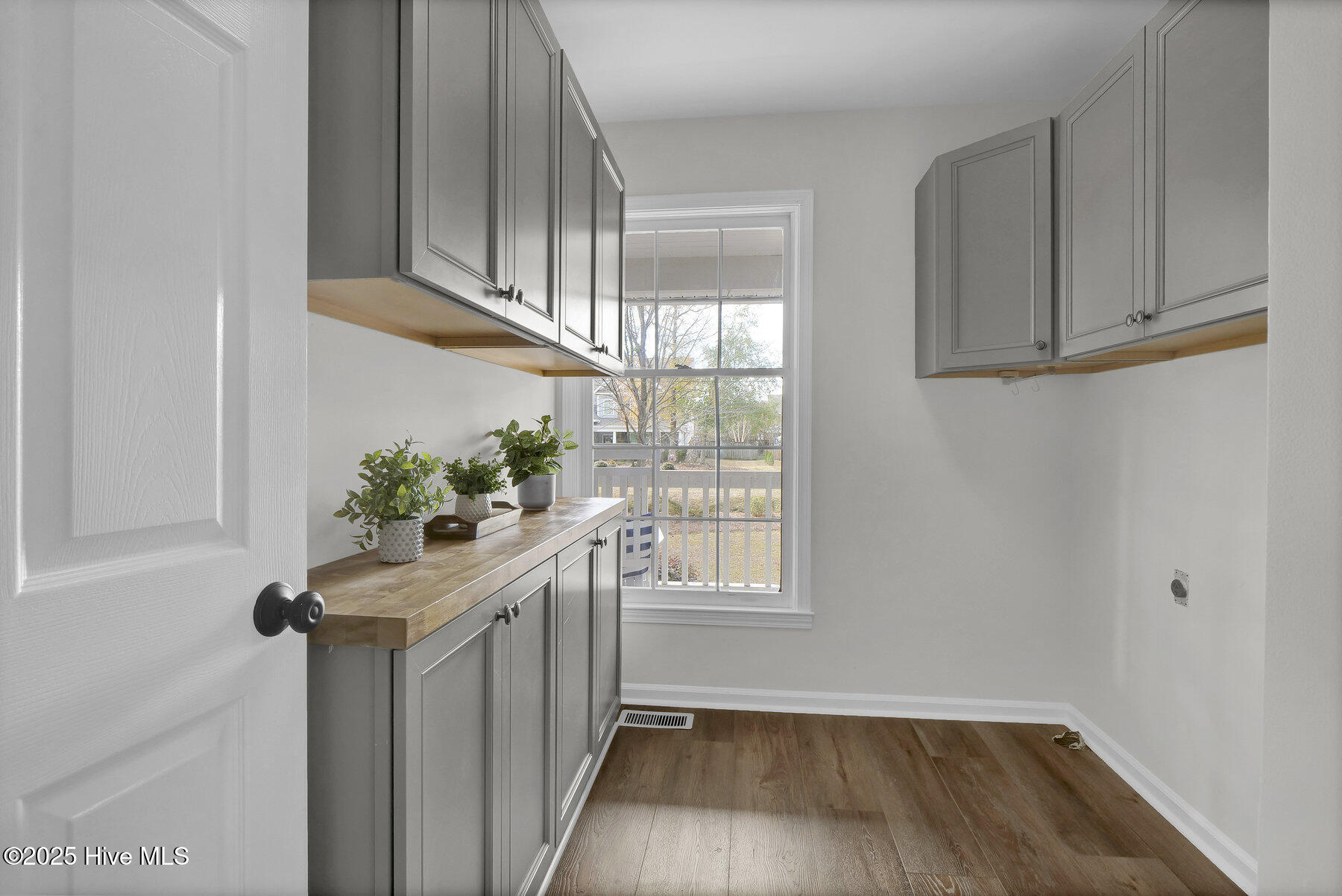 100545503 | Photo 32