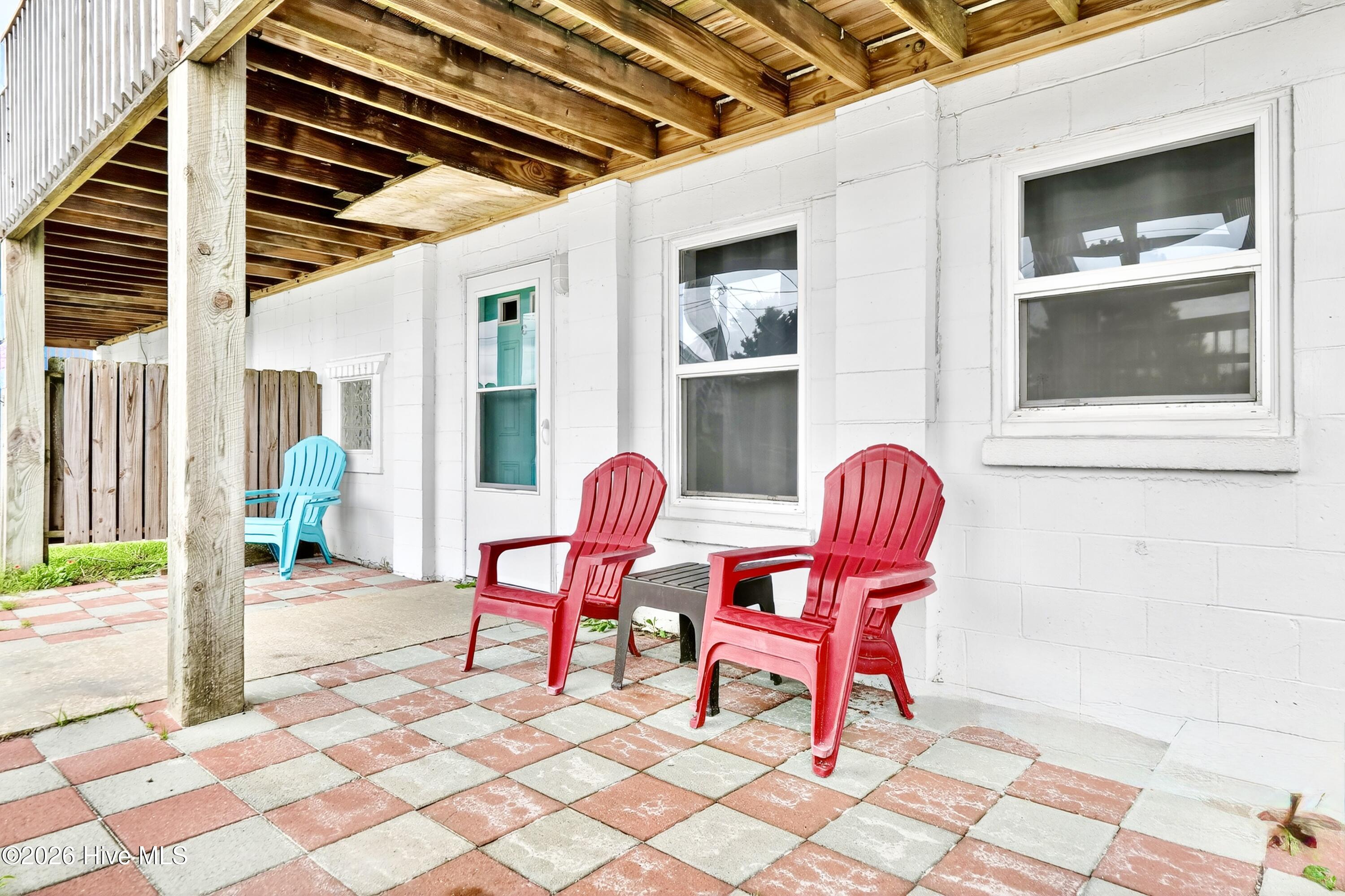 100558855 | Photo 51