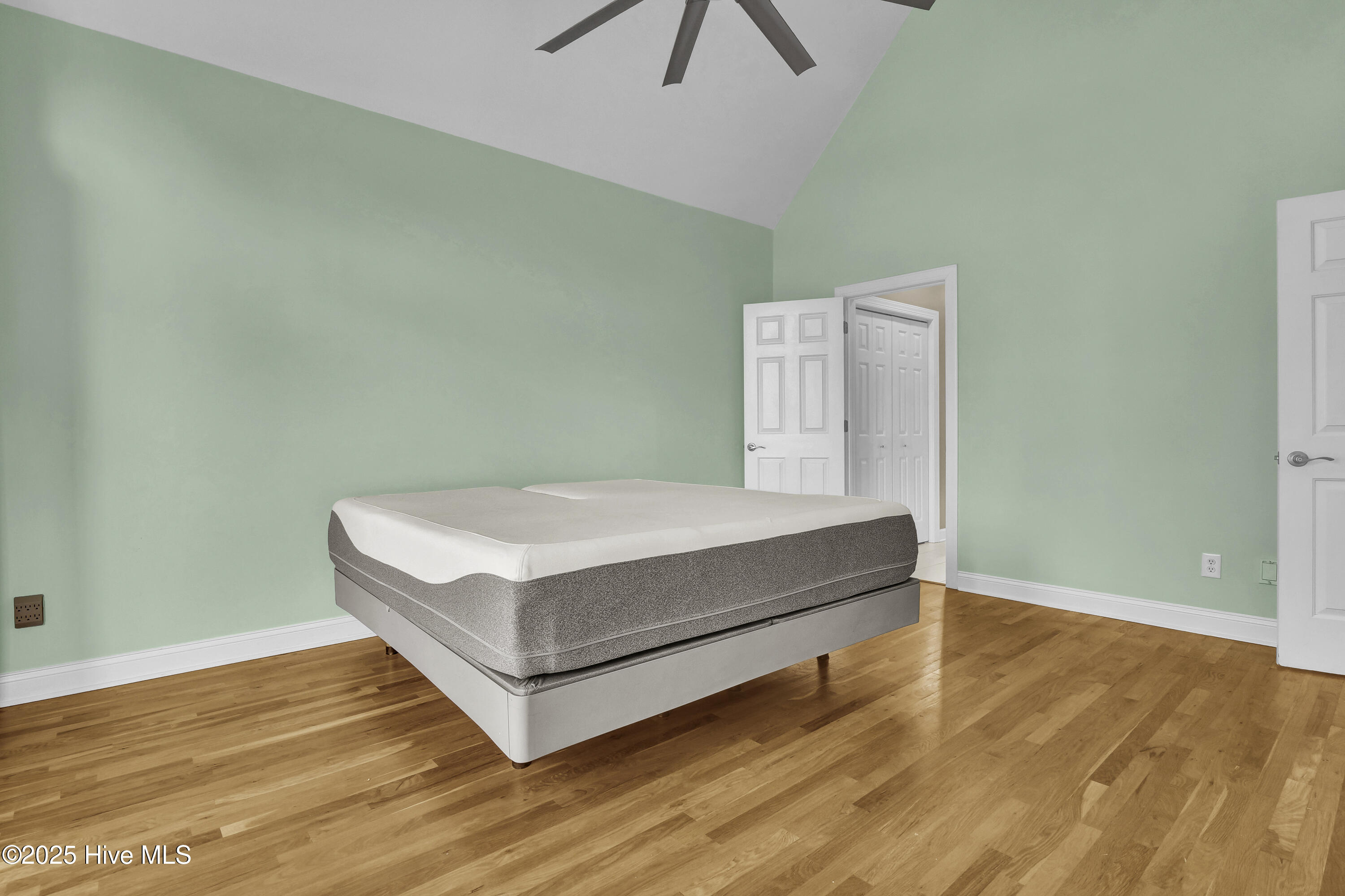 100543498 | Photo 26