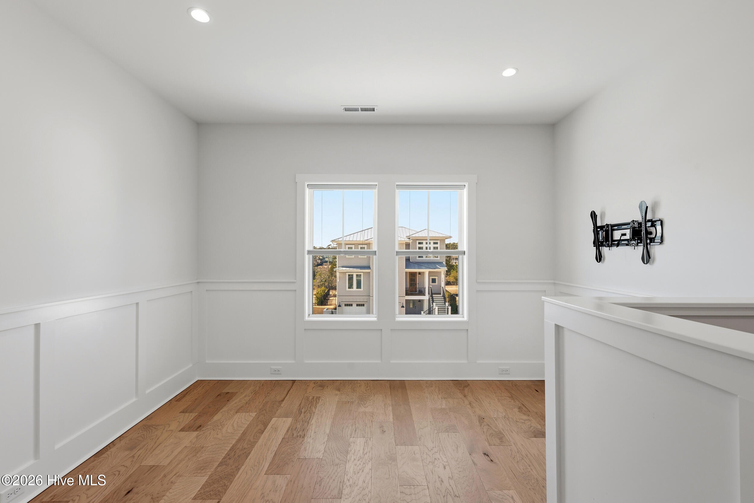 100553970 | Photo 31