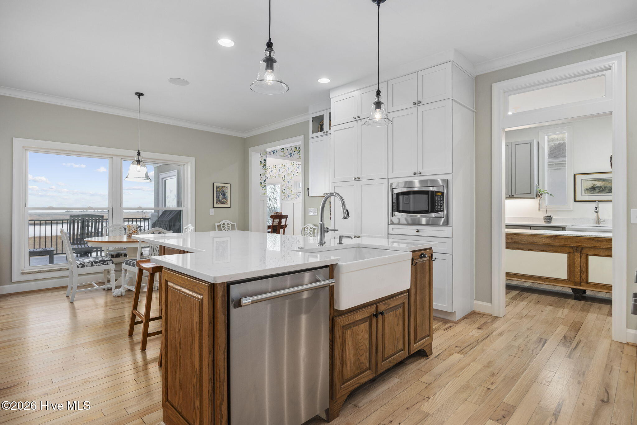 100553128 | Photo 15