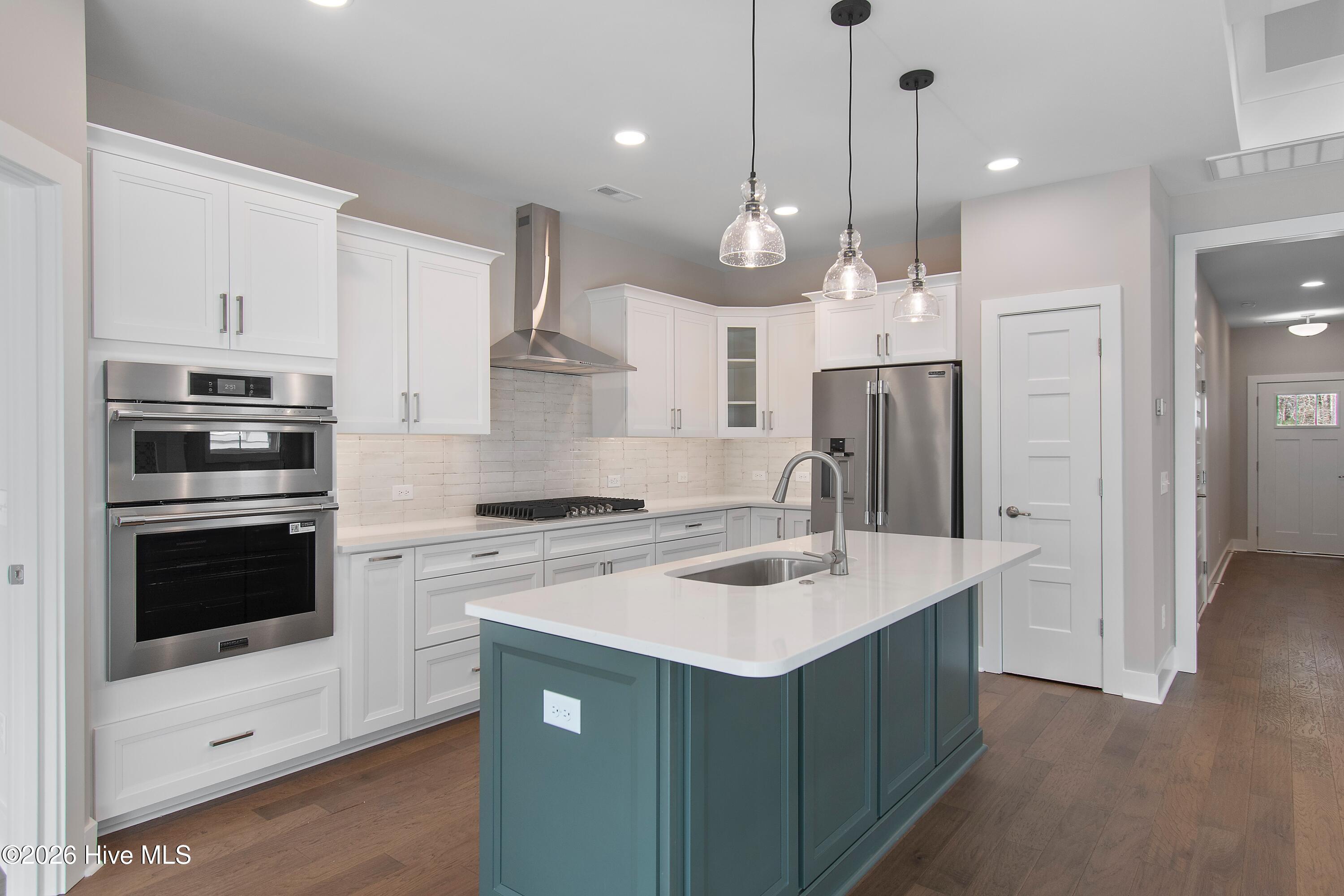 100533287 | Photo 51