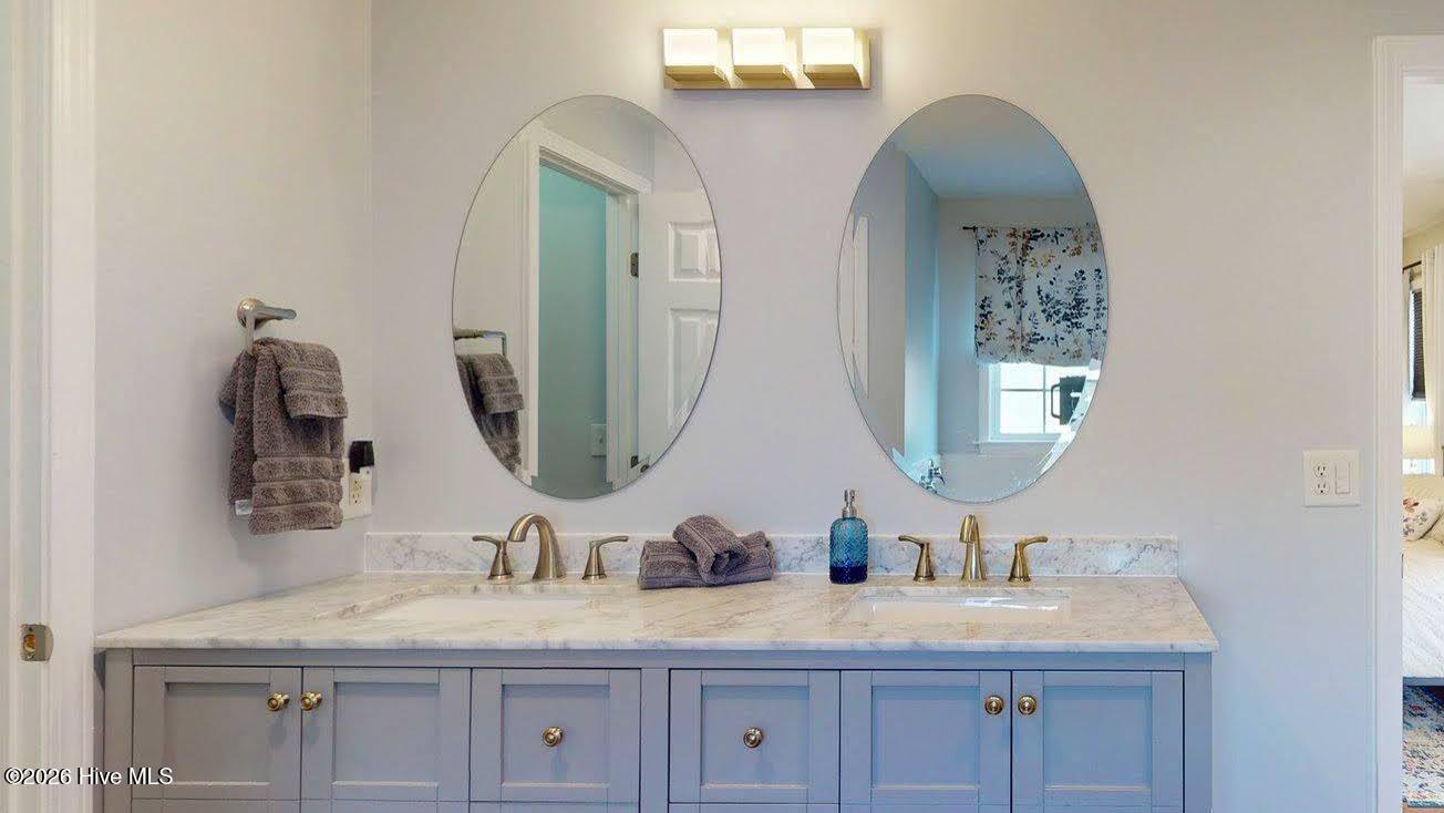 100548342 | Photo 33