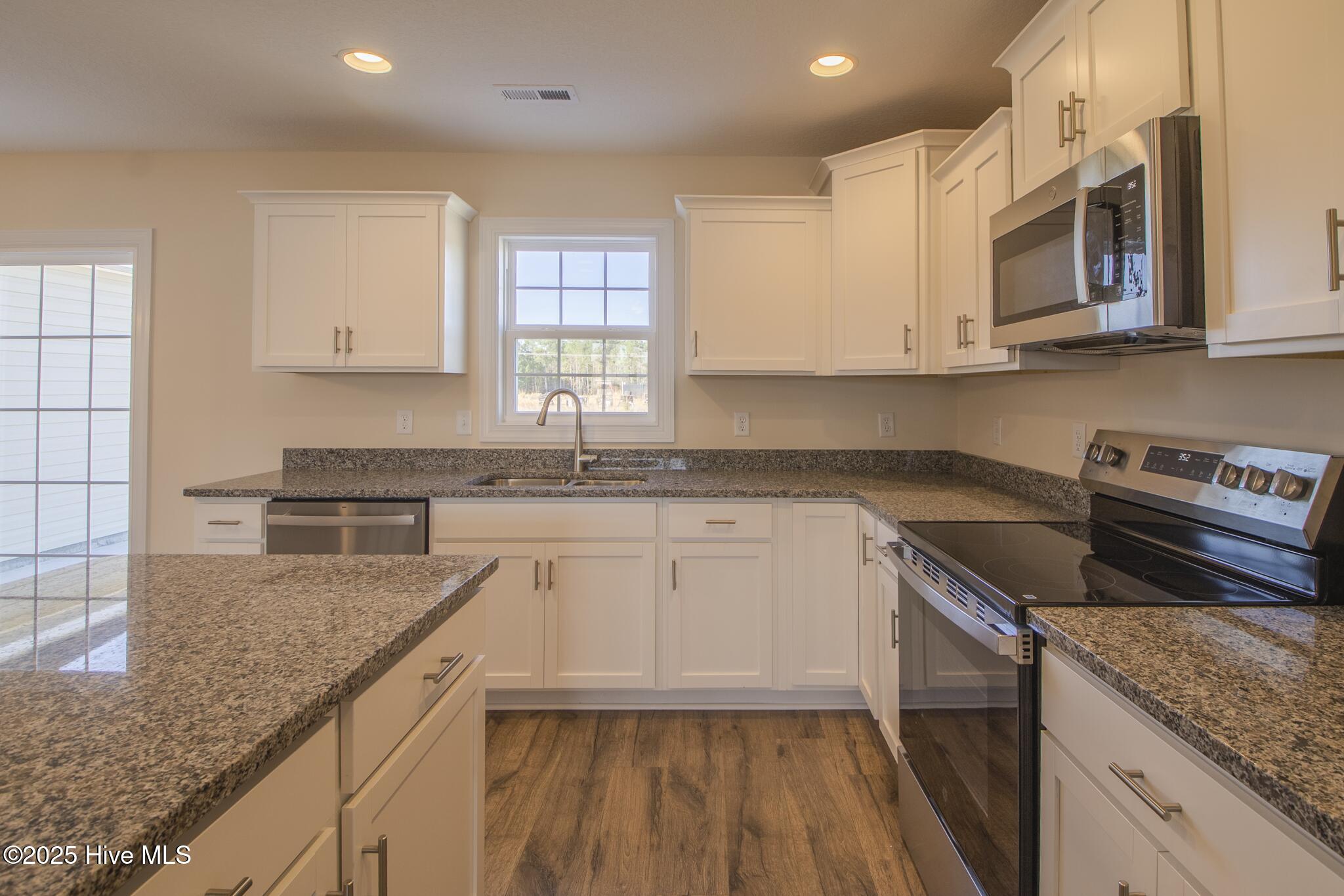 100503202 | Photo 12