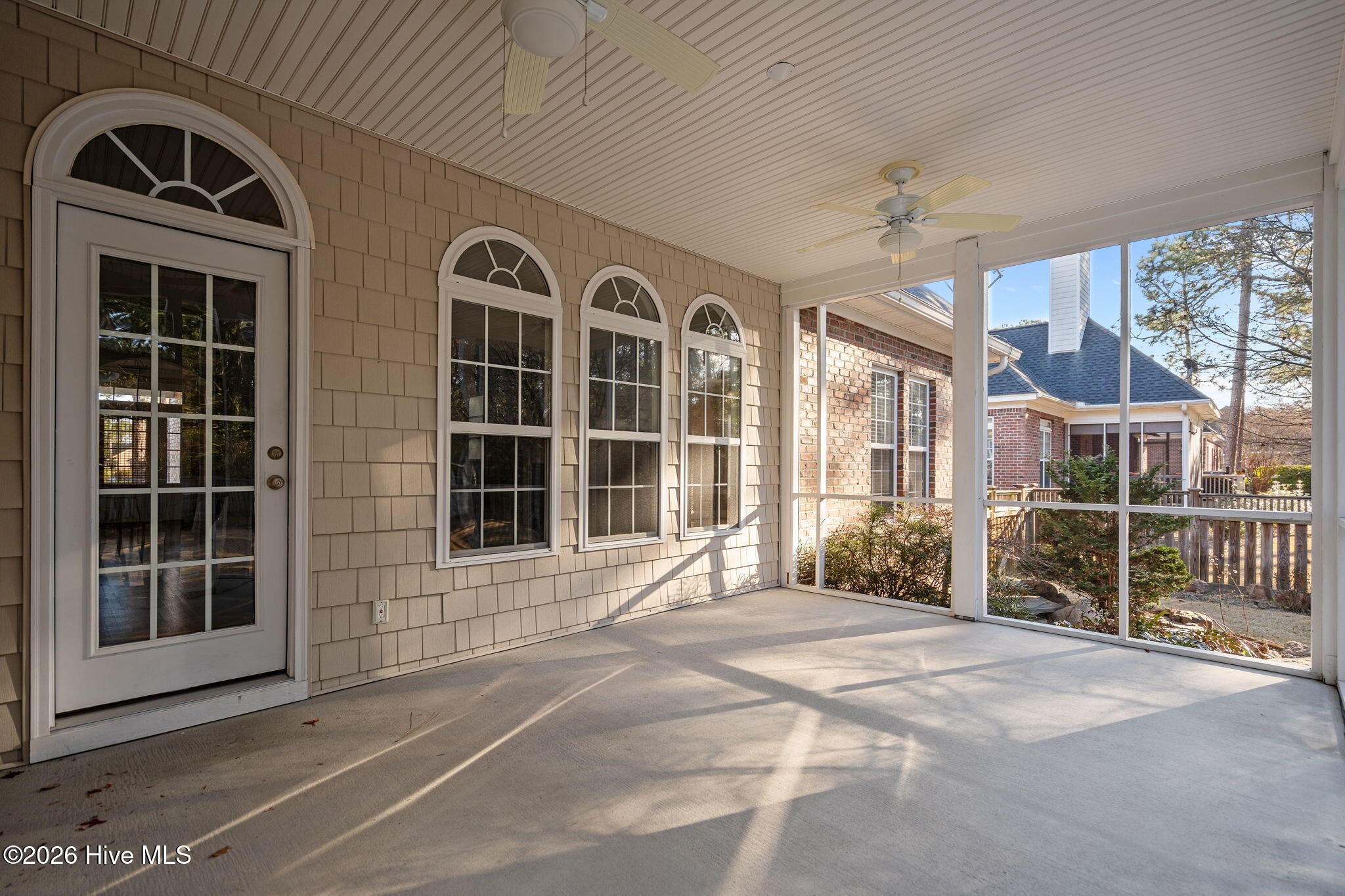 100552731 | Photo 59