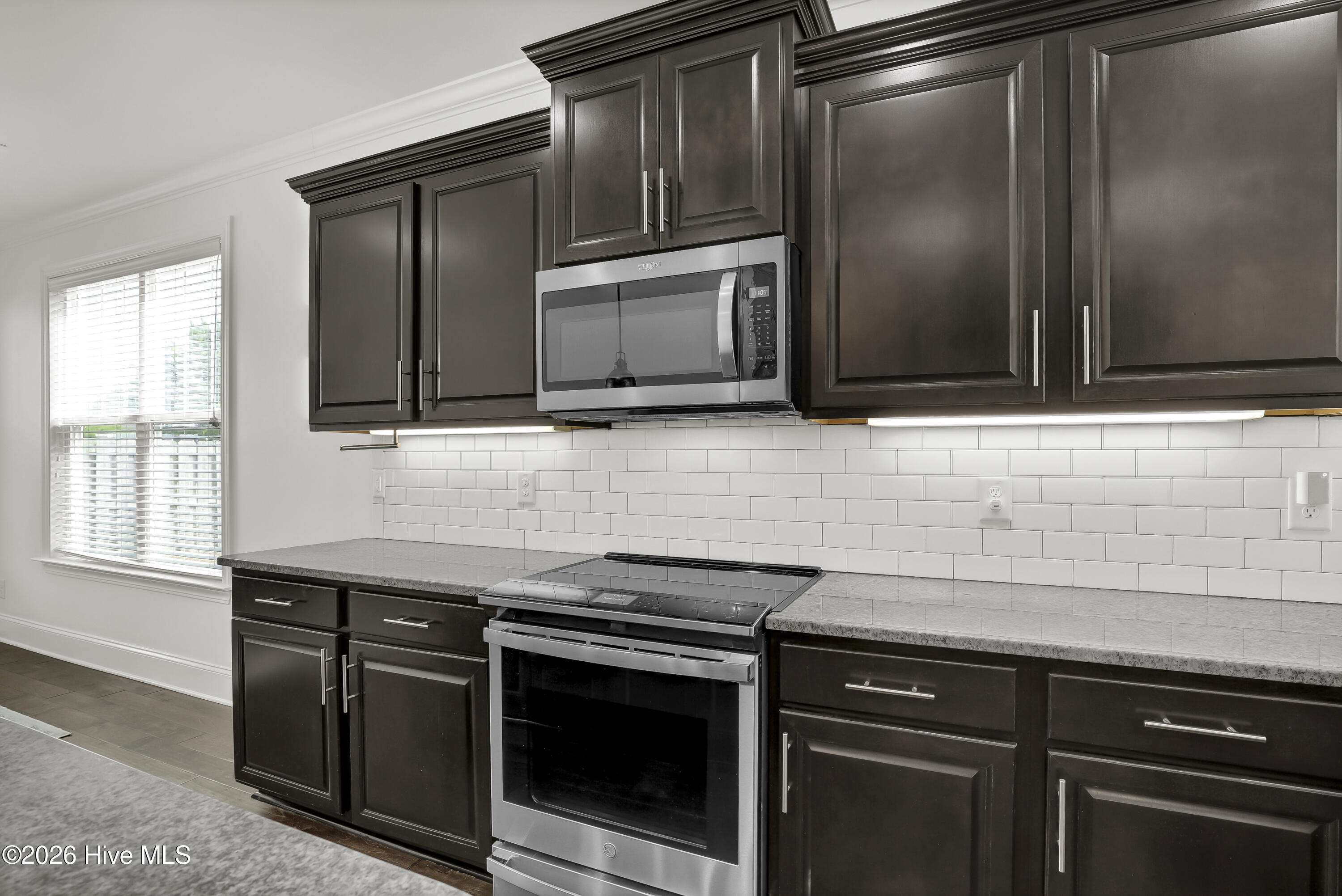 100569248 | Photo 16