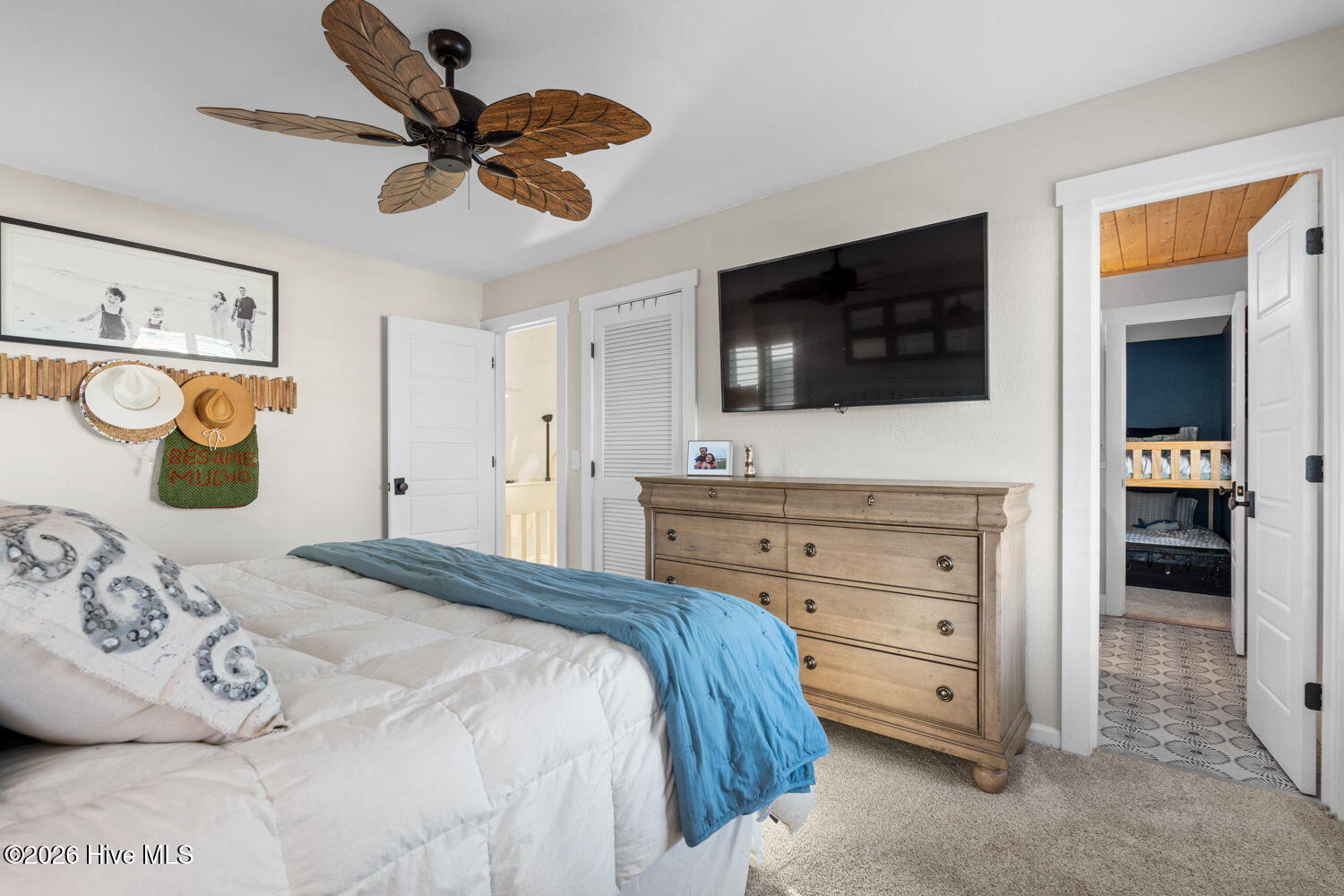 100569670 | Photo 25