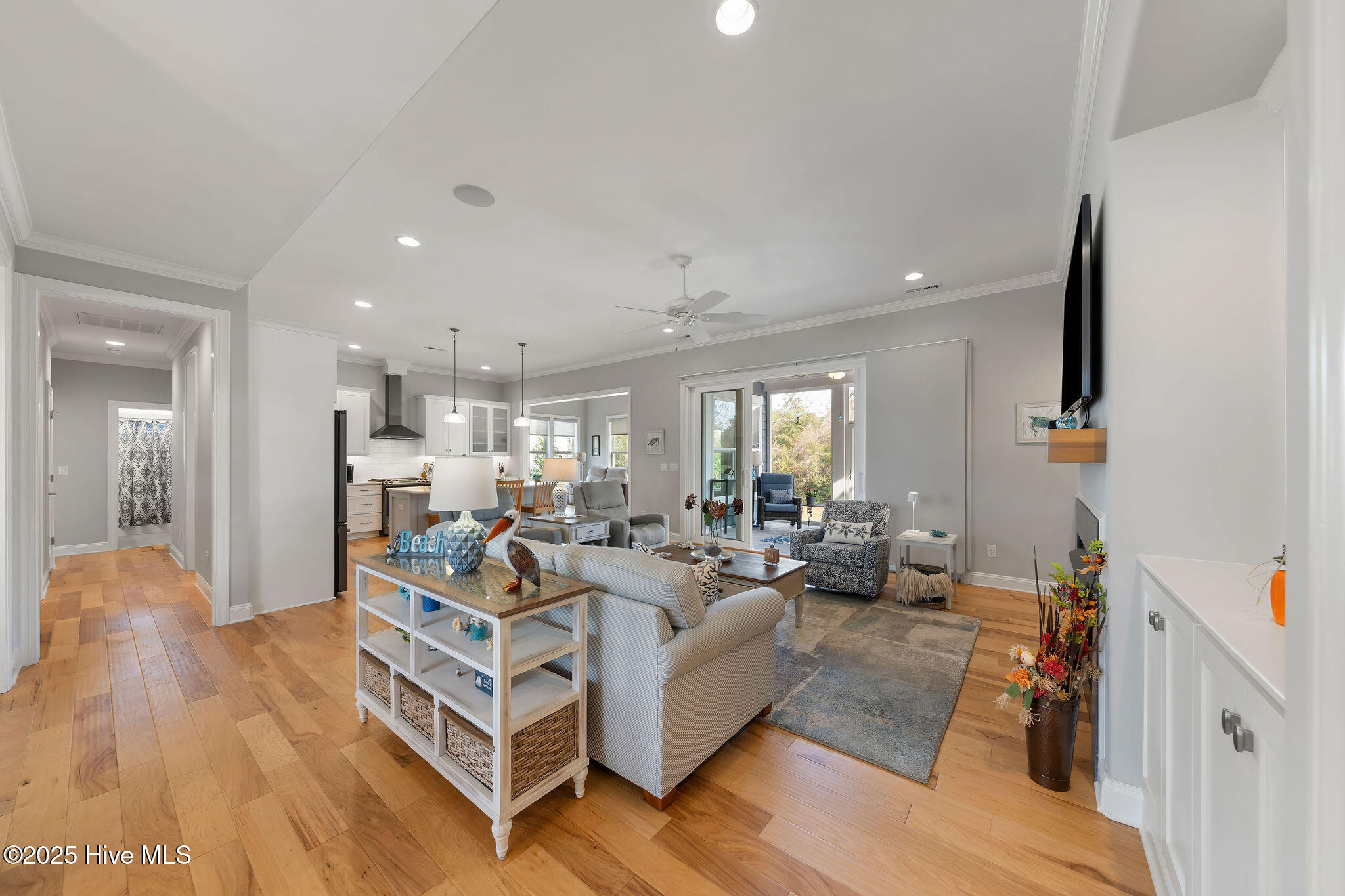 100547270 | Photo 10