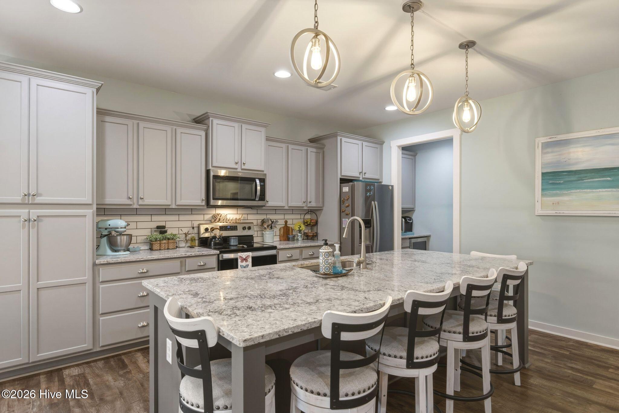 100560702 | Photo 37