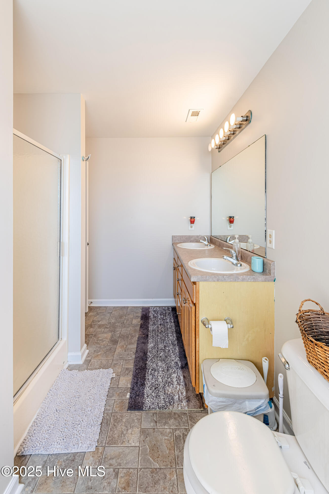 100521168 | Photo 25