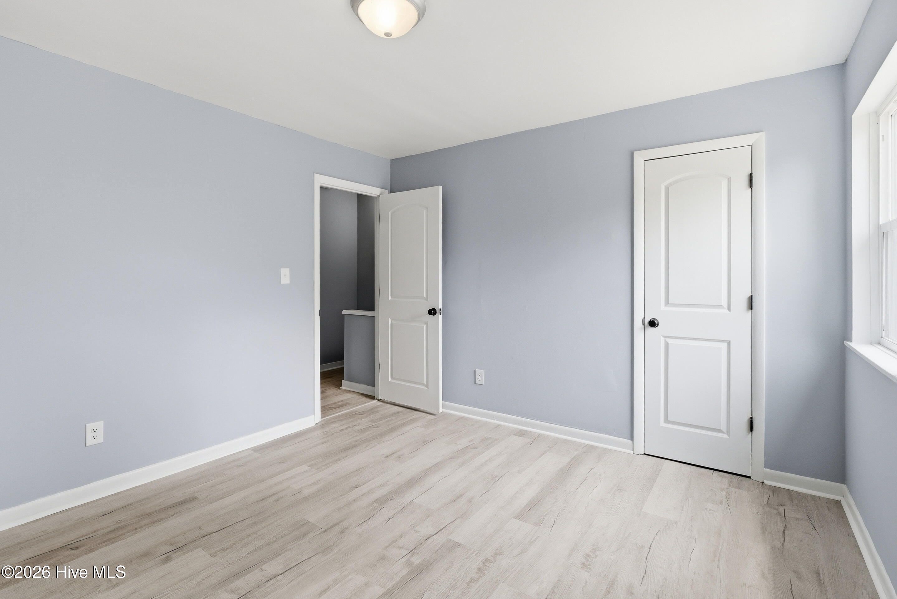 100568677 | Photo 16